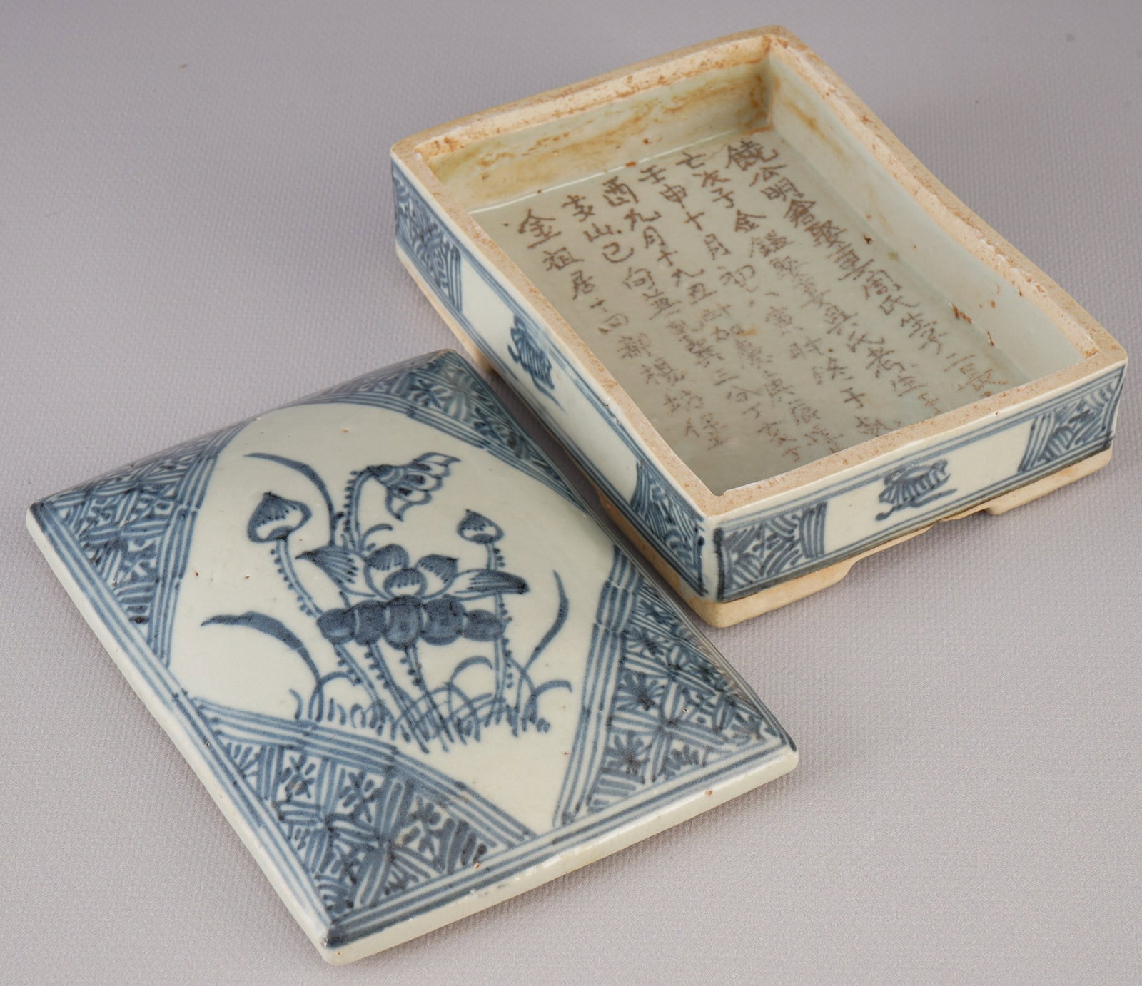 Rare and important rectangular box, China, Jiaqing period.: Porcelain, China, Qing Dynasty, Jiaqing Period (1796–1820), rectangular blue and white porcelain box with inscription, dated to the 21st year of the reign of the Jiaqing Emperor (corresponding to 18