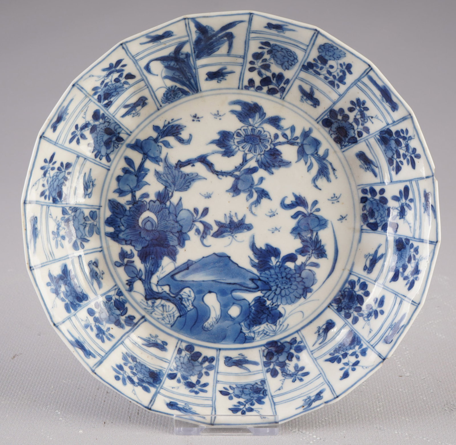 Beautiful blue and white plate, China, Kangxi period. (1 of 4)