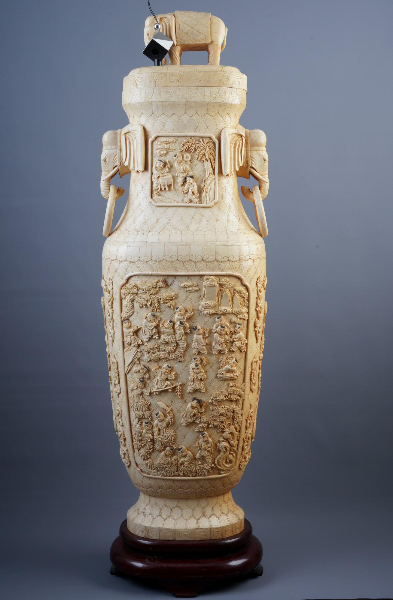 Large bone sculpture, China, 19th/20th century (1 of 20)