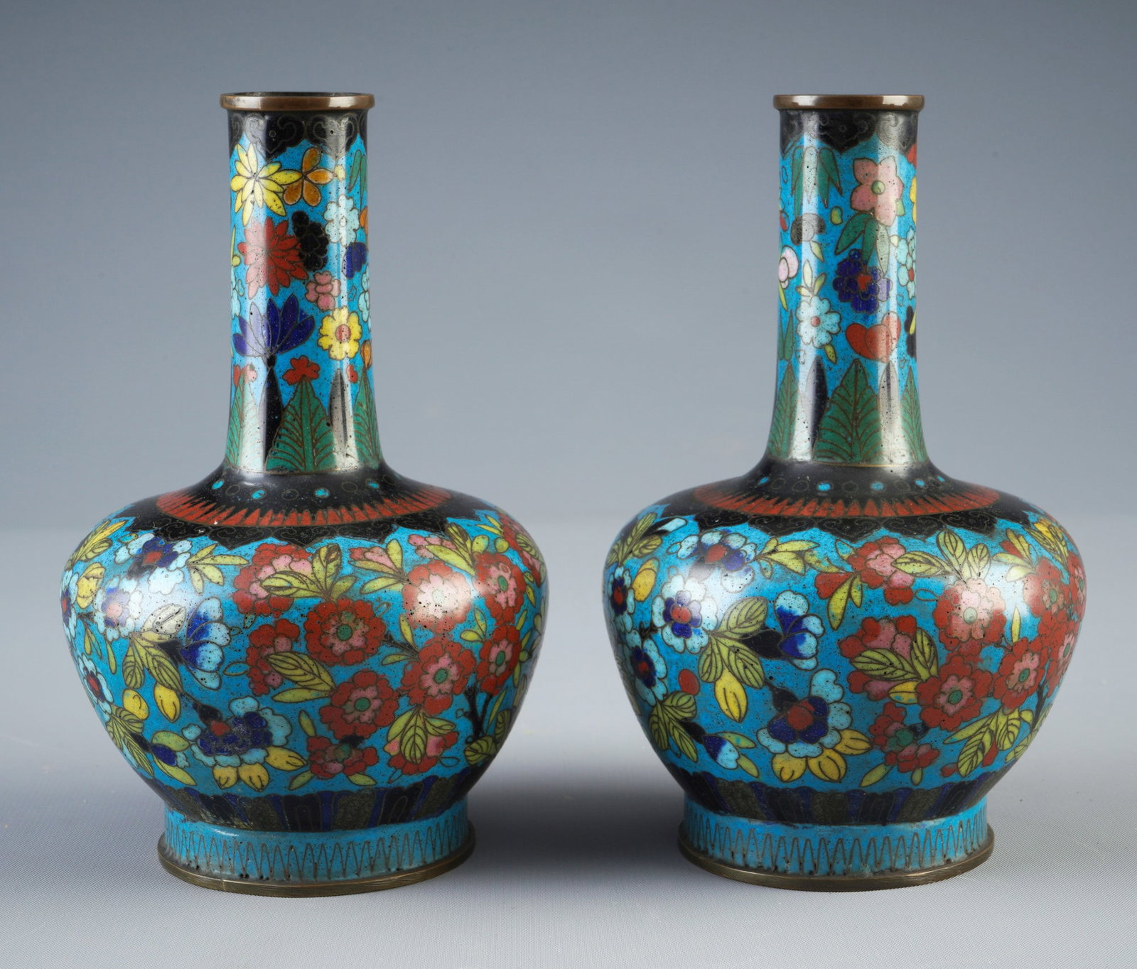 Two bronze cloisonné vases with flowers, China,: Bronze, China, Pair of Cloisonné Vases in Bronze with Flower Motifs, 2 × H 15.5 cm × D 10 cm