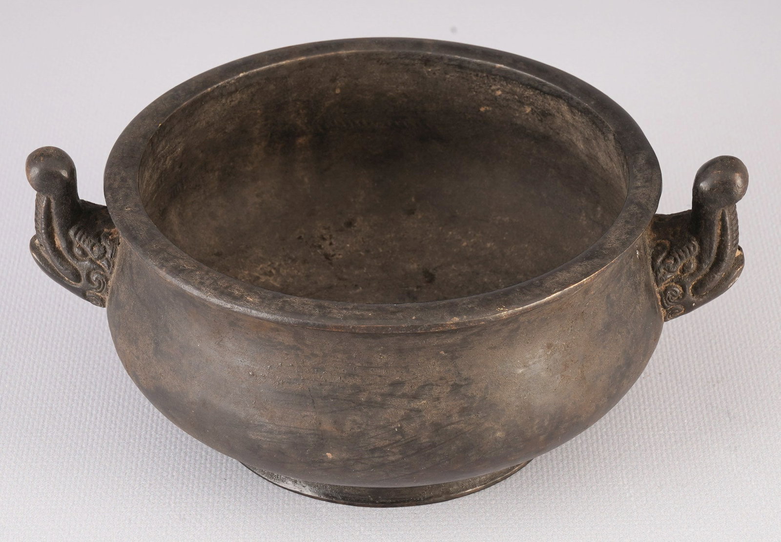 Bronze incense burner, China, Republican period: Bronze, China, Republican period, bronze incense burner with two side handles in the form of elephants, base with 3-character seal mark, H 7.5 cm x D 18 cm, weight 1393 g, signs of age, German private