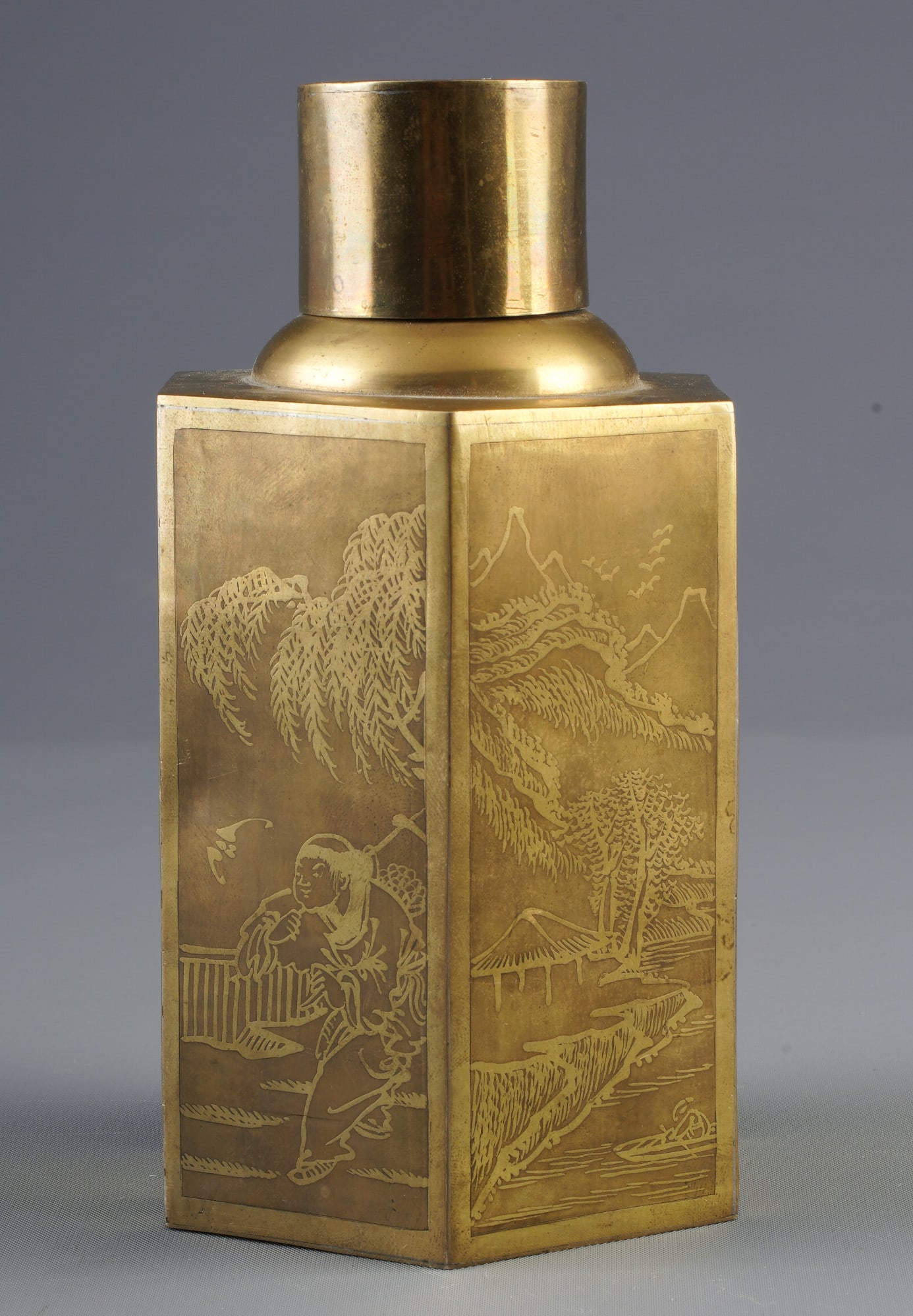 Hexagonal tea caddy with engraved motifs, China, Republican period.: Bronze, China, Republican period, hexagonal tea caddy with engraved motifs (flame, landscape, poem), H 15.5 cm × D 9.3 cm