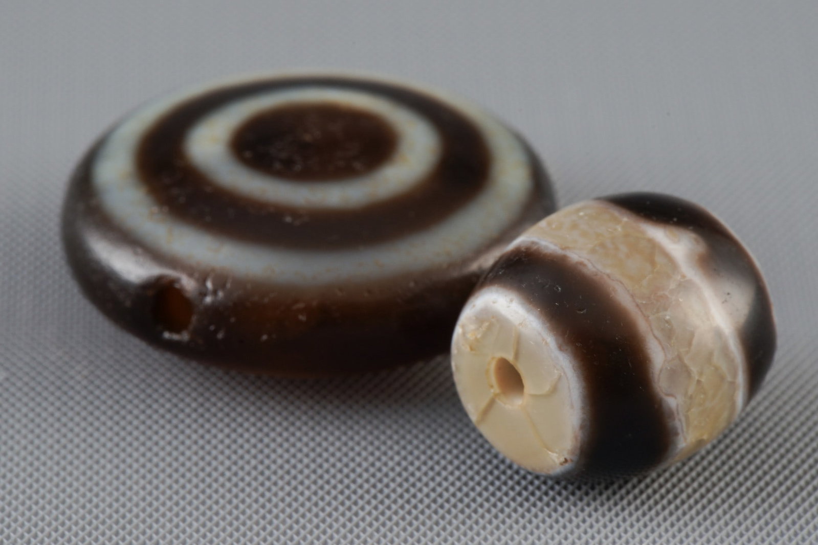 Two Dzi beads, China/Tibet,: Amulets, China/Tibet, two Dzi beads, D 24 mm, L 13 m
