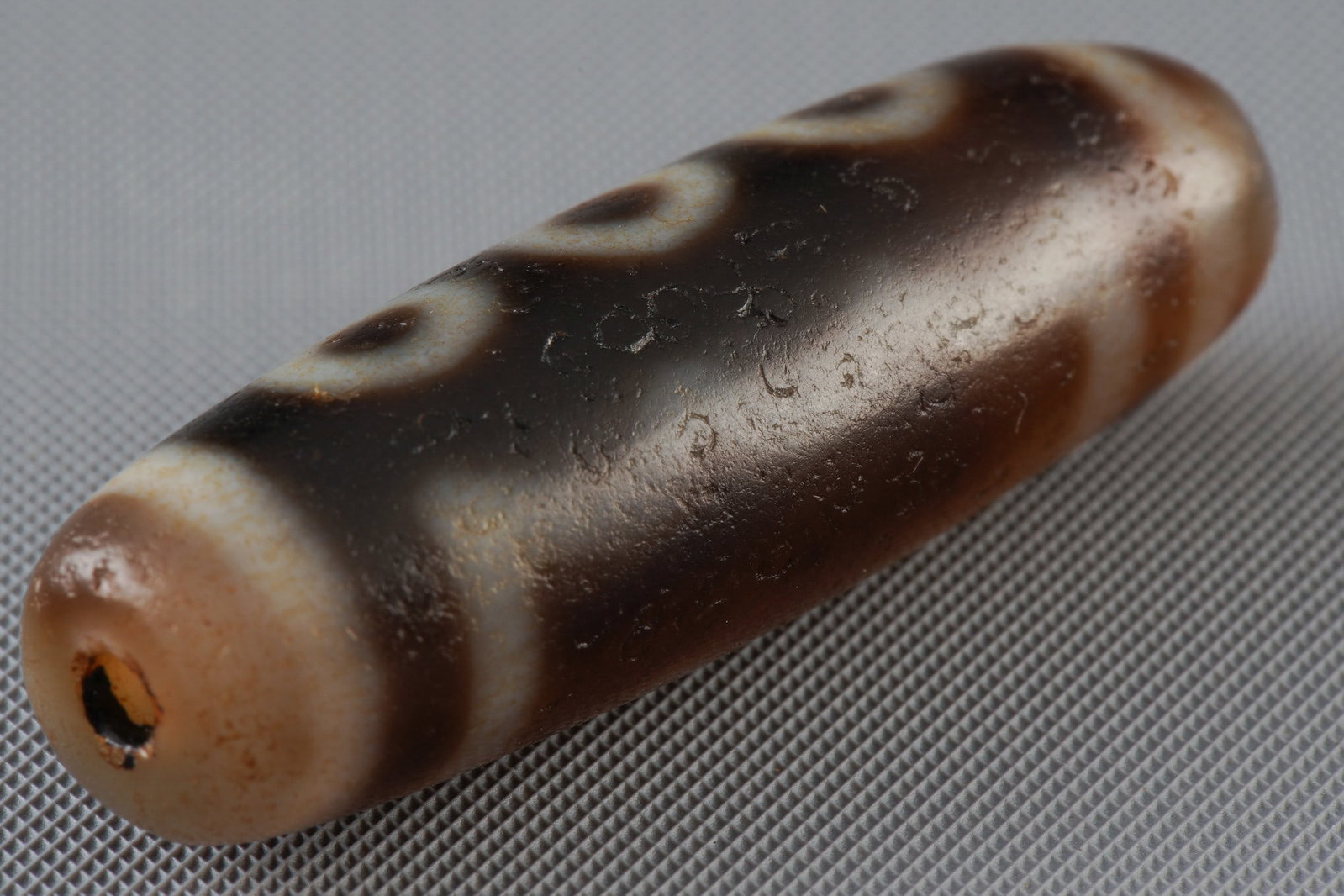 Dzi followers, China/Tibet: Amulet, China/Tibet, Dzi pendant “Five Eyes”, symbolizing the five gods of wealth and the attraction of riches and happiness, with weathering marks and vermilion stains, L 38 mm