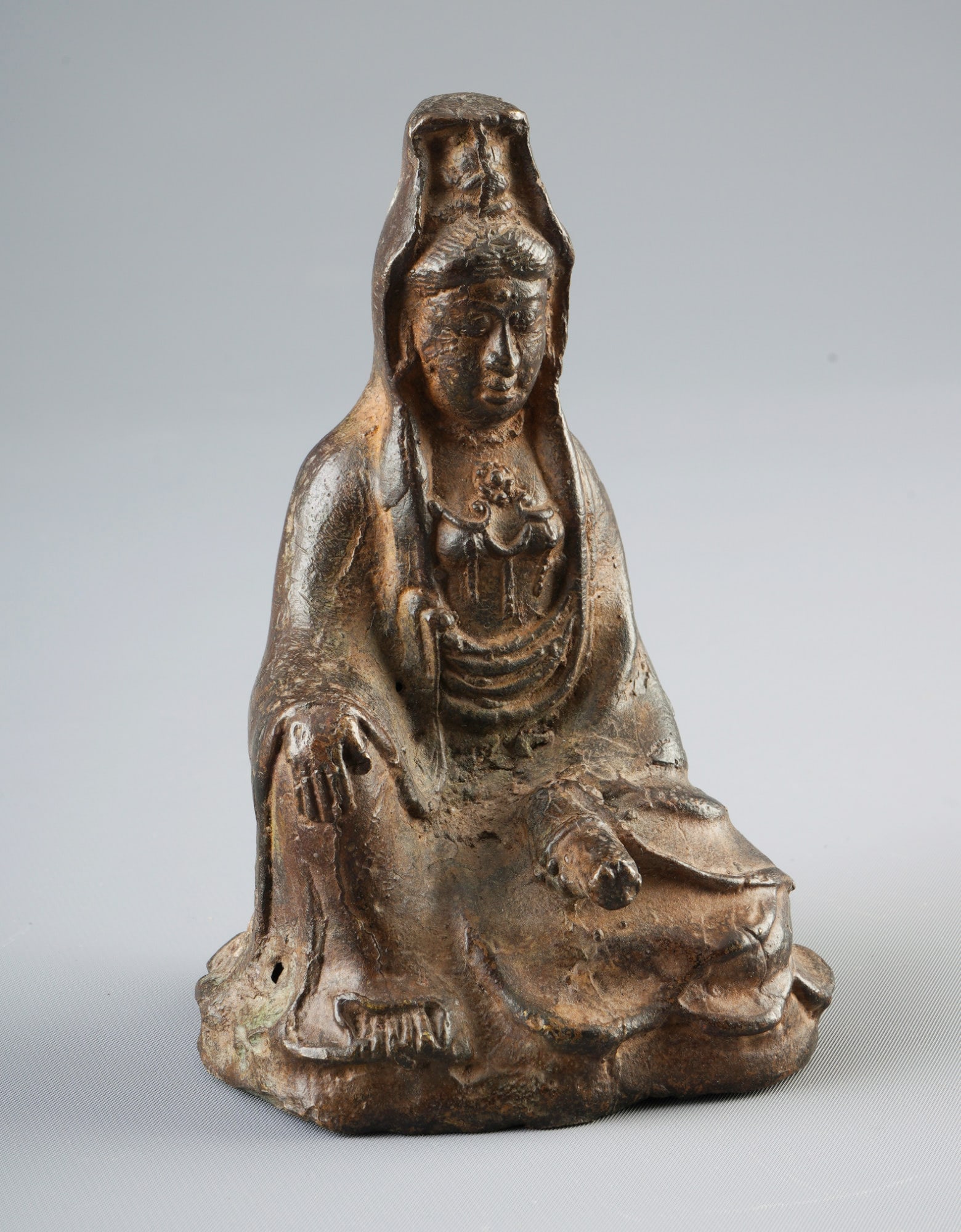 Bronze statue of the seated Buddha Guanyin, China: Bronze, China, seated Buddha Guanyin, H 15.3 cm × W 9.5 cm × D 8 cm
