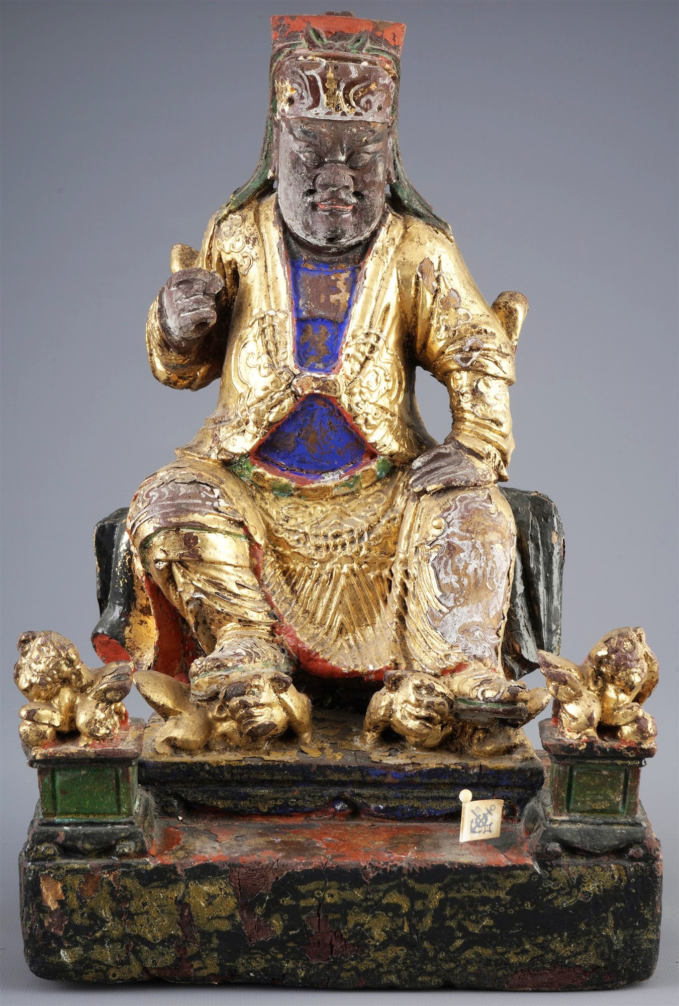 Wooden sculpture - Enthroned Taoist god, China 19th/20th century: Wood, China, late Qing Dynasty, gilded wooden sculpture of a Chinese deity, H. 34 cm × W. 21.8 cm × D. 13.5 cm, loss of gilding and paint