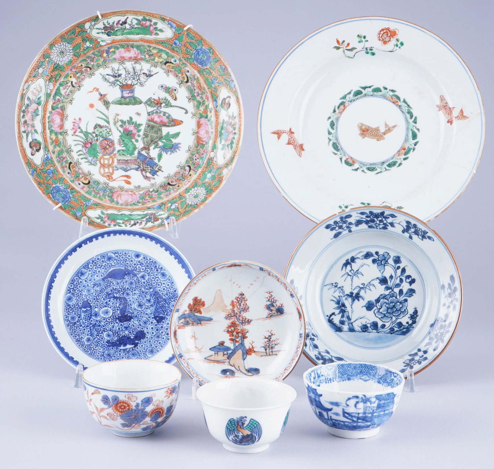 Eight Chinese porcelain objects, China, 19th/20th century,: Porcelain, China, Qing Dynasty to Republican period, 19th/20th century, eight Chinese porcelain objects, three in perfect condition, the rest with cracks and chips, diameters 22 cm to 12 cm, cups 5 cm