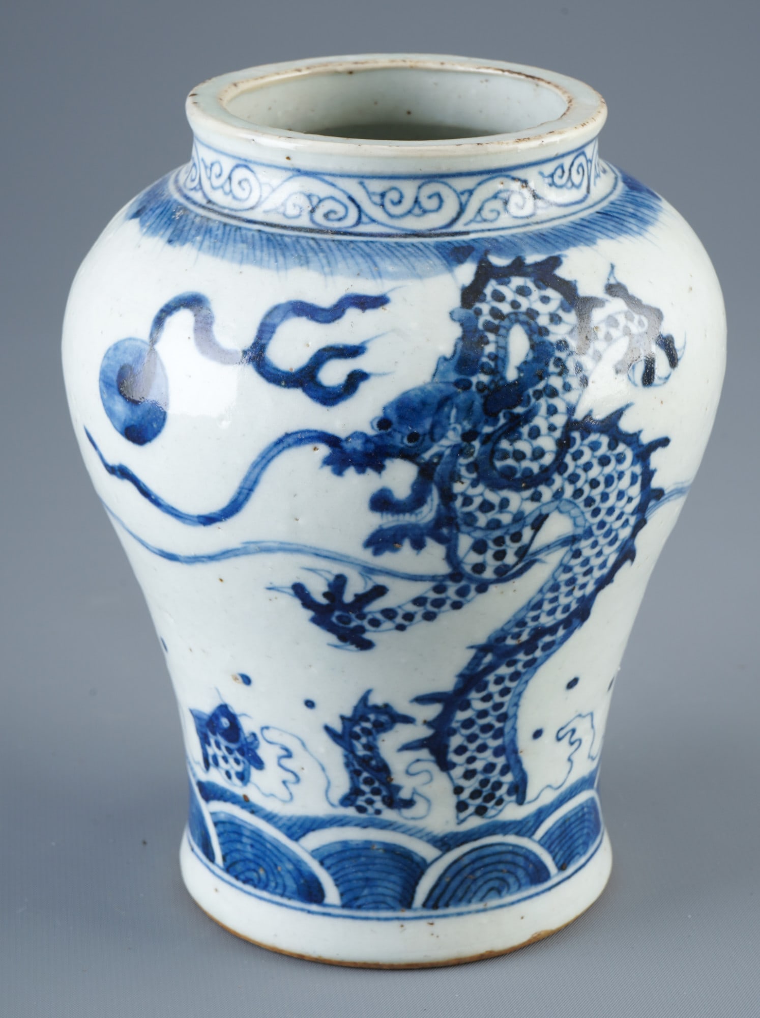 Blue and white pot with dragon, China, Qing Dynasty (1 of 5)