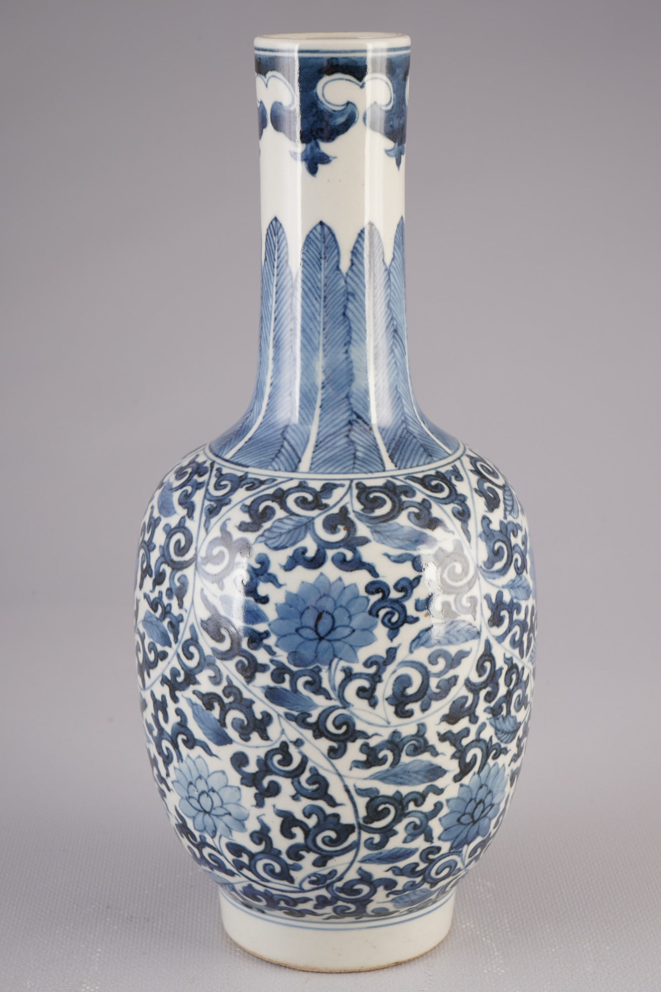 Blue and white vase with Qianlong seal mark, China (1 of 7)