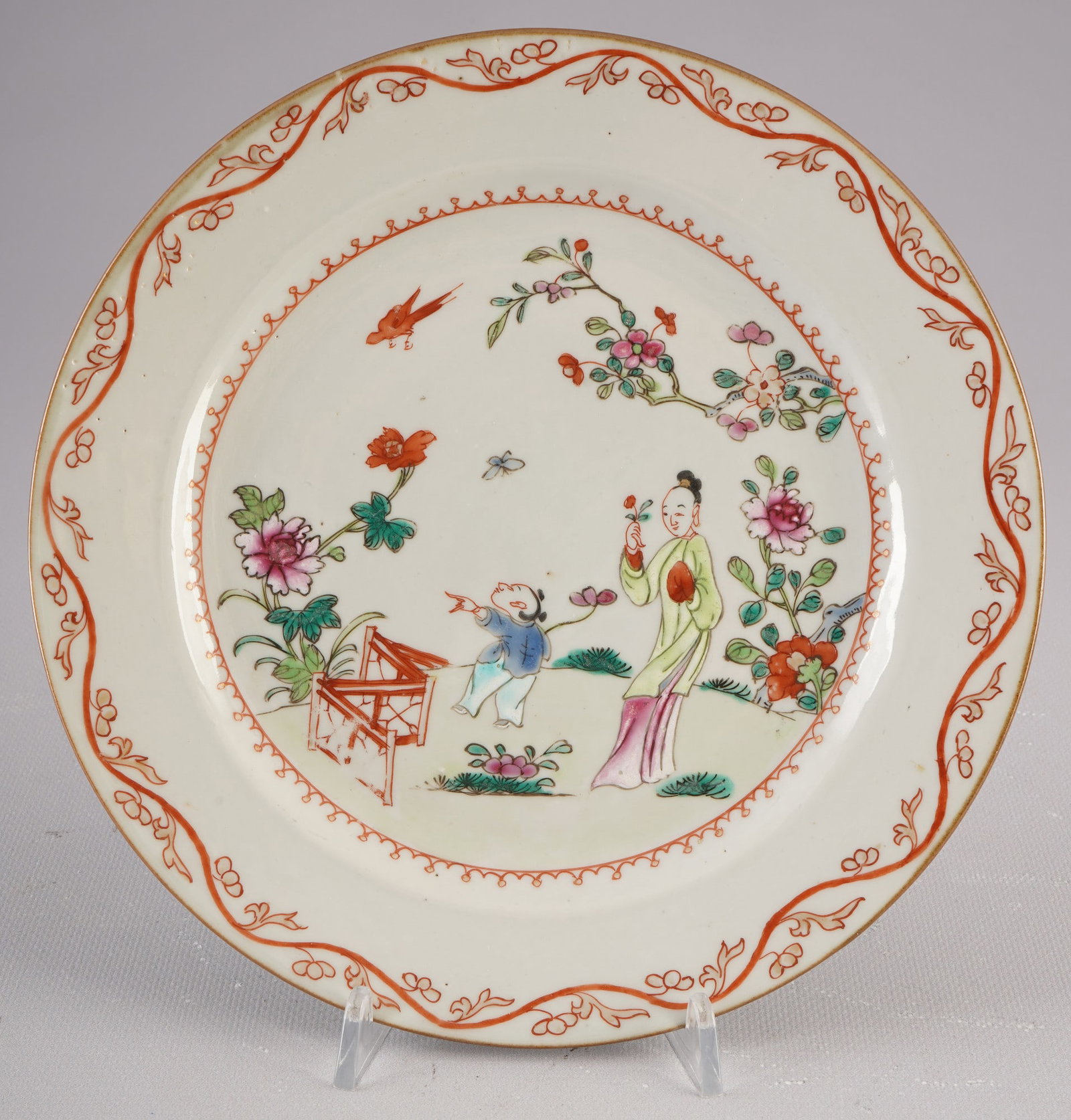 Famille Rose Teller, China, Qianlong Period: Porcelain, China, Qing Dynasty, Qianlong Period (1735–1796), Famille Rose plate, finely painted with garden scenes, diameter 22.5 cm, good condition, from a European private collection