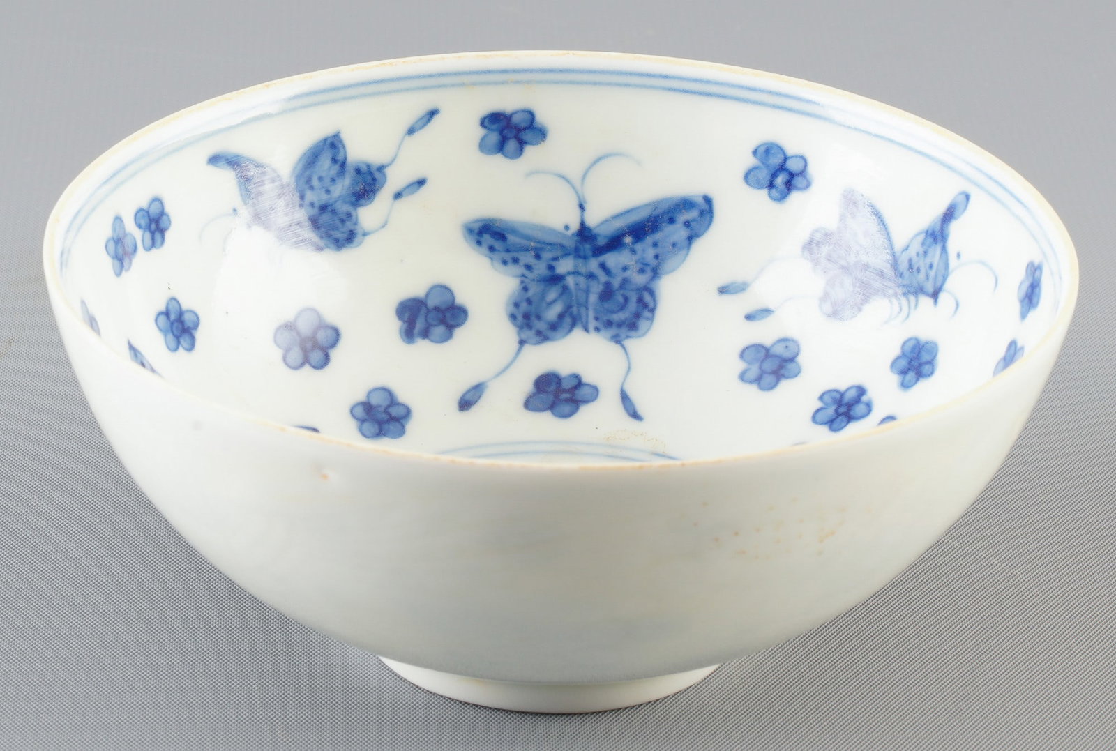 Bowl with blue and white painting and Chenghua mark, China: Porcelain, China, bowl with blue and white painting and Chenghua mark, H 5 cm x D 12 cm