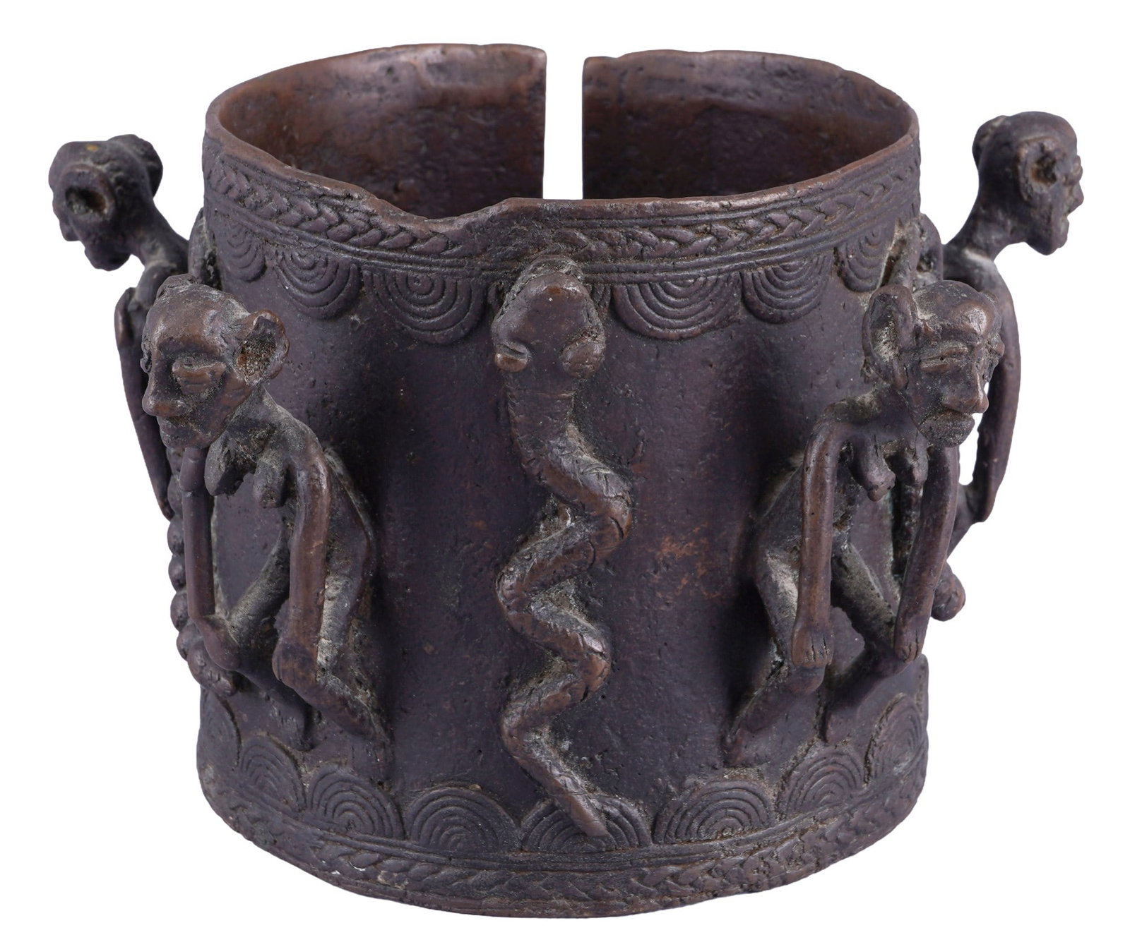 West African ritual bracelet: Metal body with dark patina, sculpted human figures in a bent posture, as well as a snake, scorpion and crocodiles, H approx. 11 cm x D 17.5 cm, inner D approx. 10.5 cm, signs of age, provenance: priv