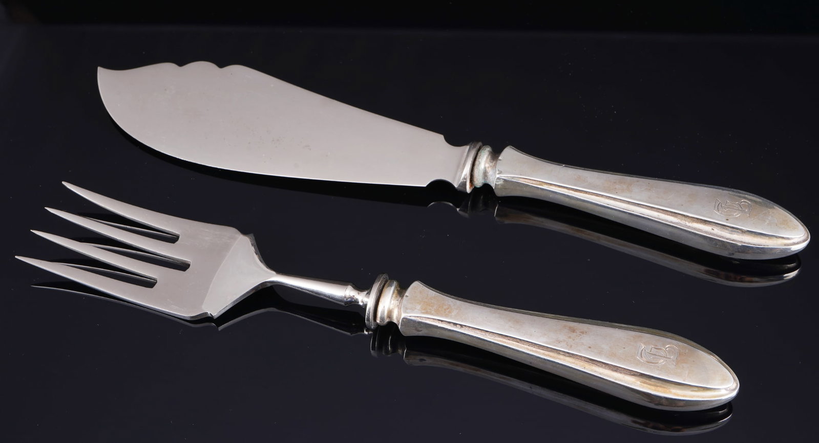 800 silver large fish carving set, (1 of 4)