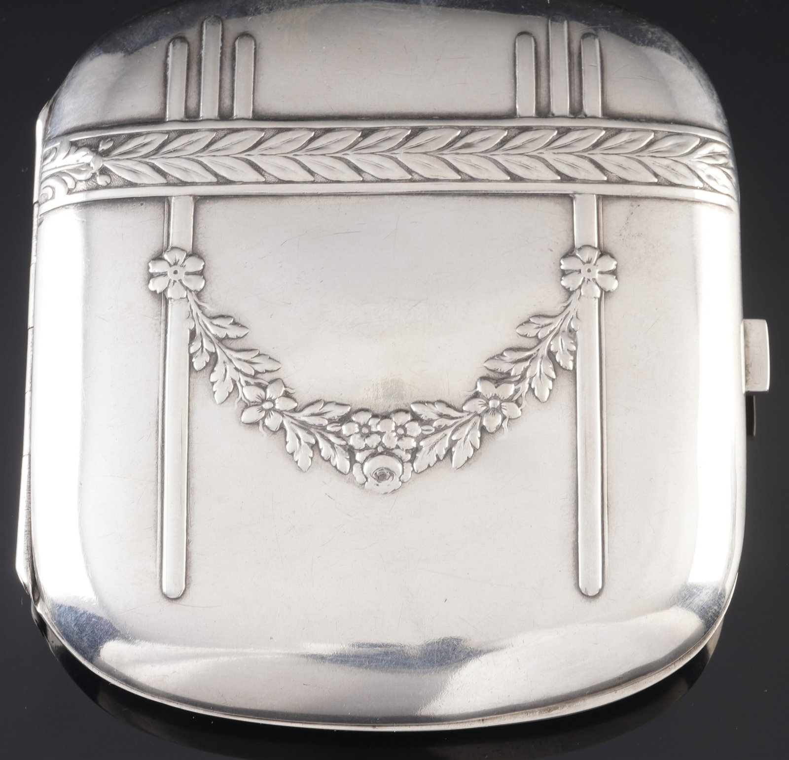 800 silver Art Nouveau cigarette case,: 800 silver, stamped 800 + mark, with geometric line structures and laurel leaf band on both sides, L 9 cm x W 8.5 cm, weight 75 grams