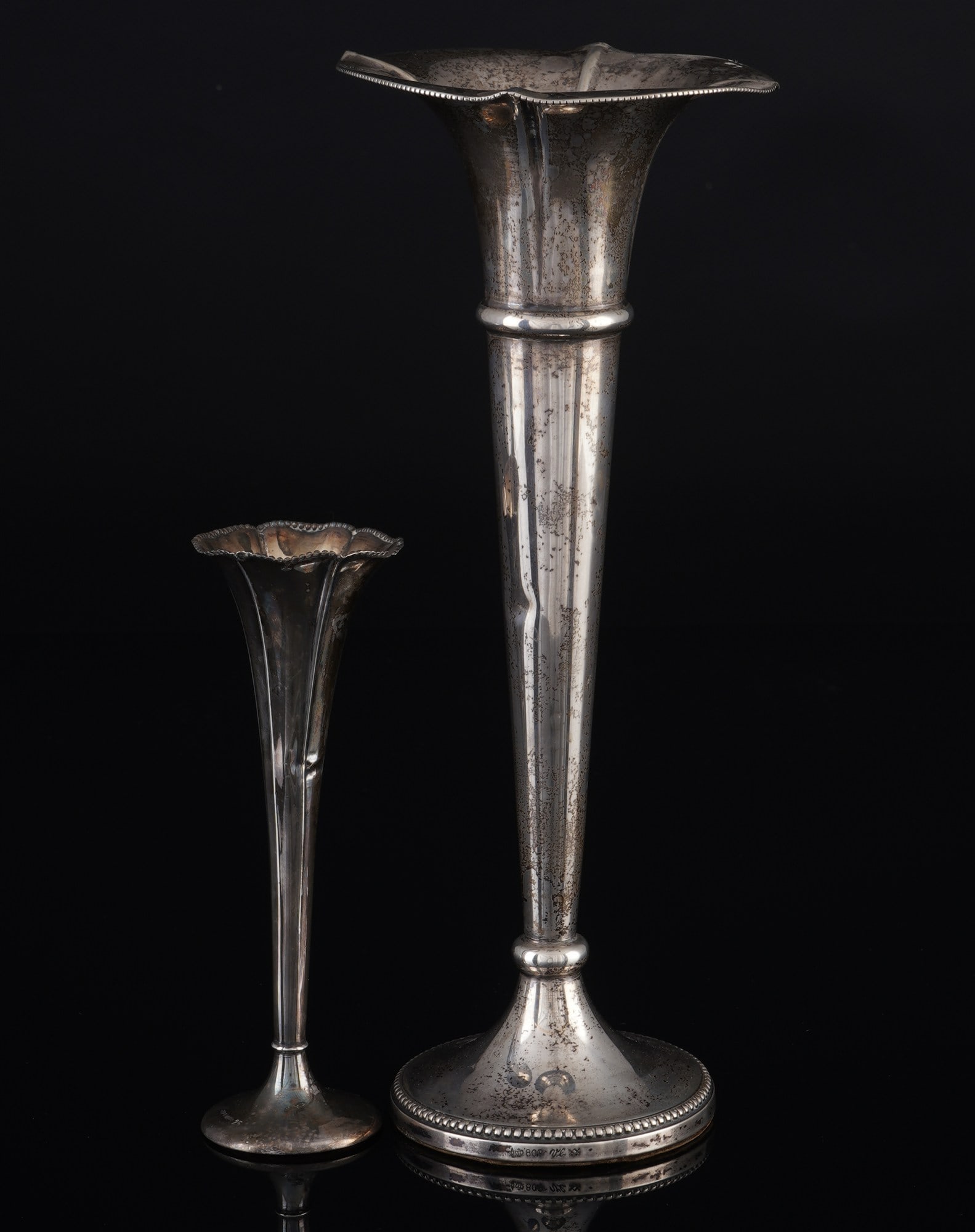 800 silver 2 trumpet vases,: silver 800/000, hallmarked 800 + crescent and crown + including Gottlieb Kurz company mark, trumpet-shaped vases with beaded rim, on round bases, 1x H 24 cm x D 10 cm, 1x H 13.5 cm x D 5 cm, total wei