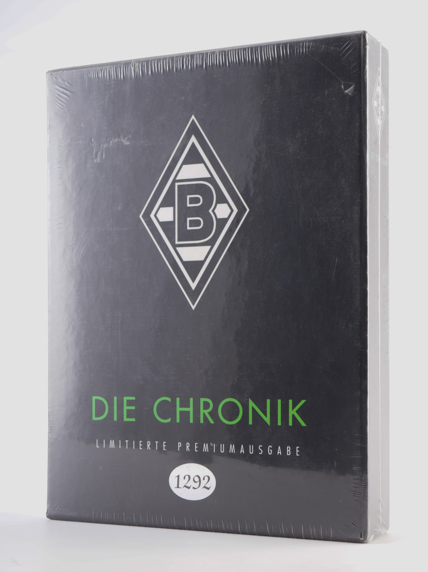 Borussia Mönchengladbach - The Chronicle, limited premium edition,: Limited premium edition of the Borussia Mönchengladbach club chronicle in high-quality binding. Documents the history of this traditional club from its beginnings to the present day with numerous pho