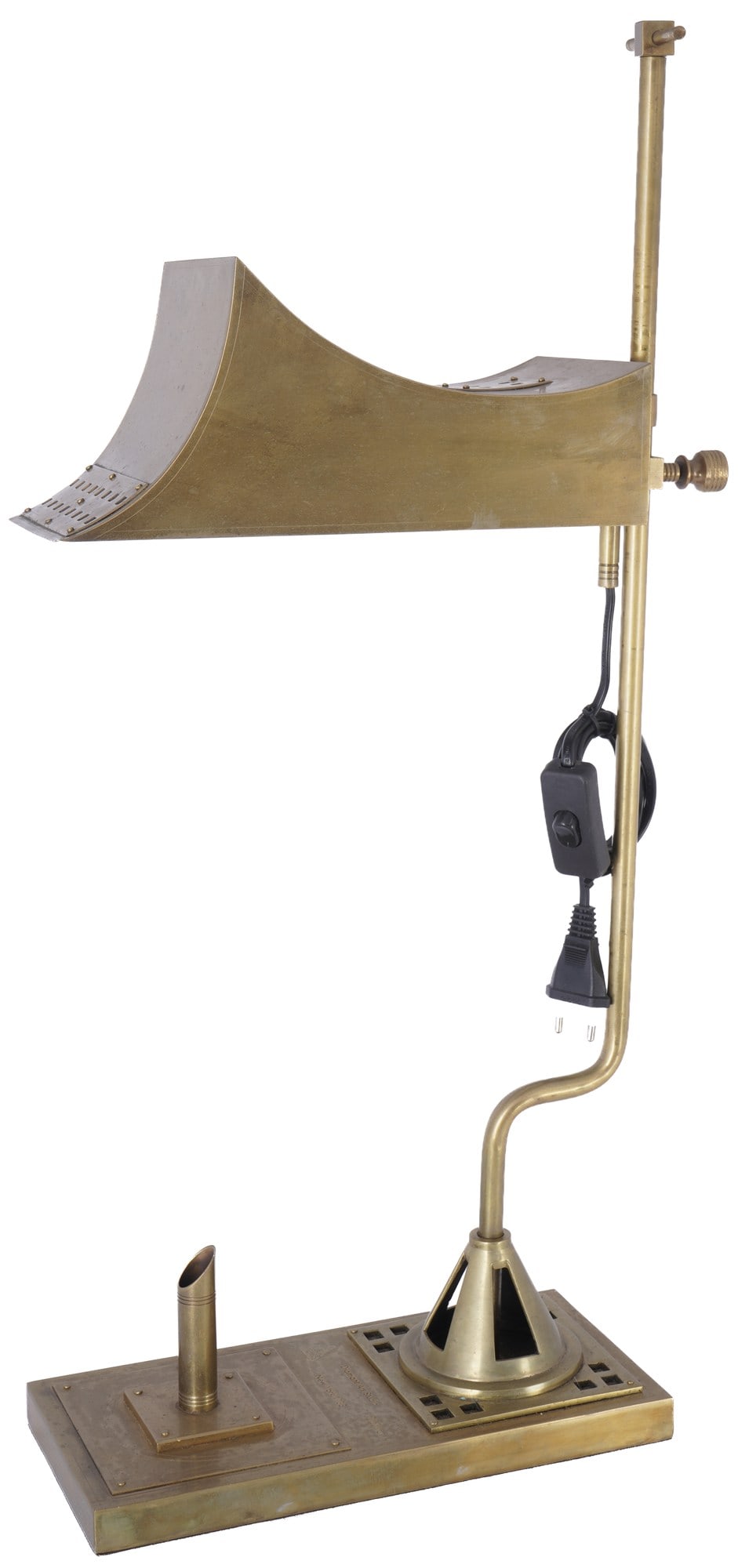 Art Deco desk lamp Elite Diamond New York 1938,: Brass, USA, marked Diamant Art-Studio + New York 1938 + Effie Diamante, architectural design with curved reflector shade, height-adjustable, base with integrated pen holder, electrified, H (adjustable