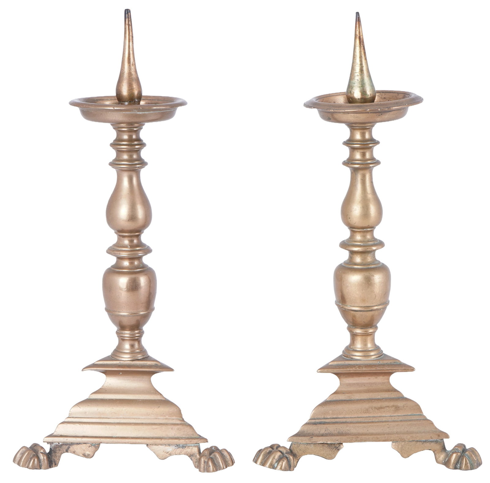 Baroque bronze pair of candlesticks 17th/18th century,: bronze, 17th/18th century, round drip tray with tapered spike, baluster-shaped stem, triangular stepped base on paw feet, 2 x H 30.5 cm x W 15 cm x D 13.5 cm, weight approx. 2.7 kg, repair to one foot
