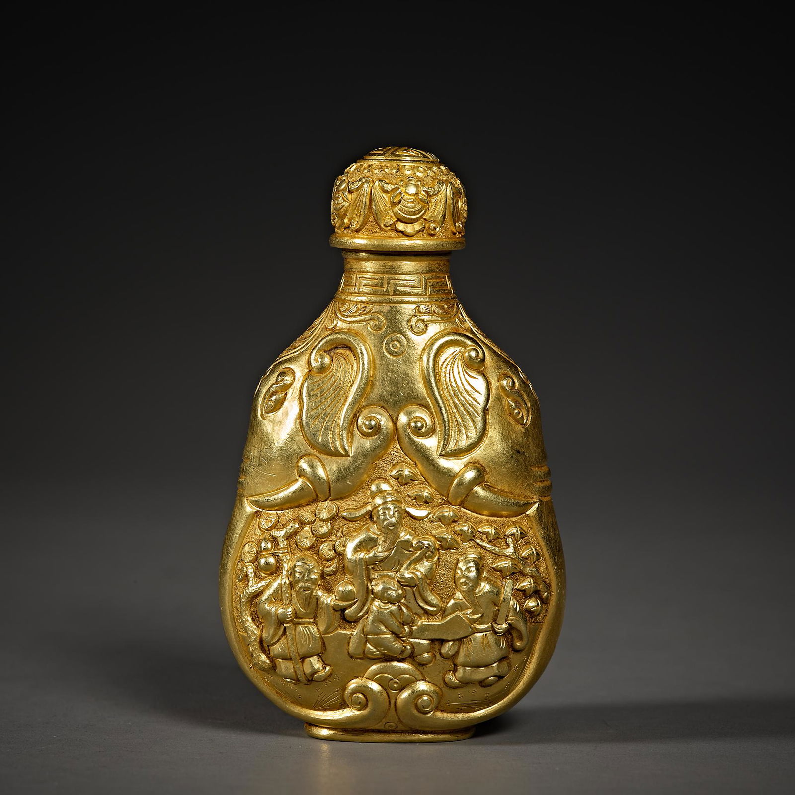 Pure gold Chinese snuff bottle from the Qing Dynasty (1 of 5)