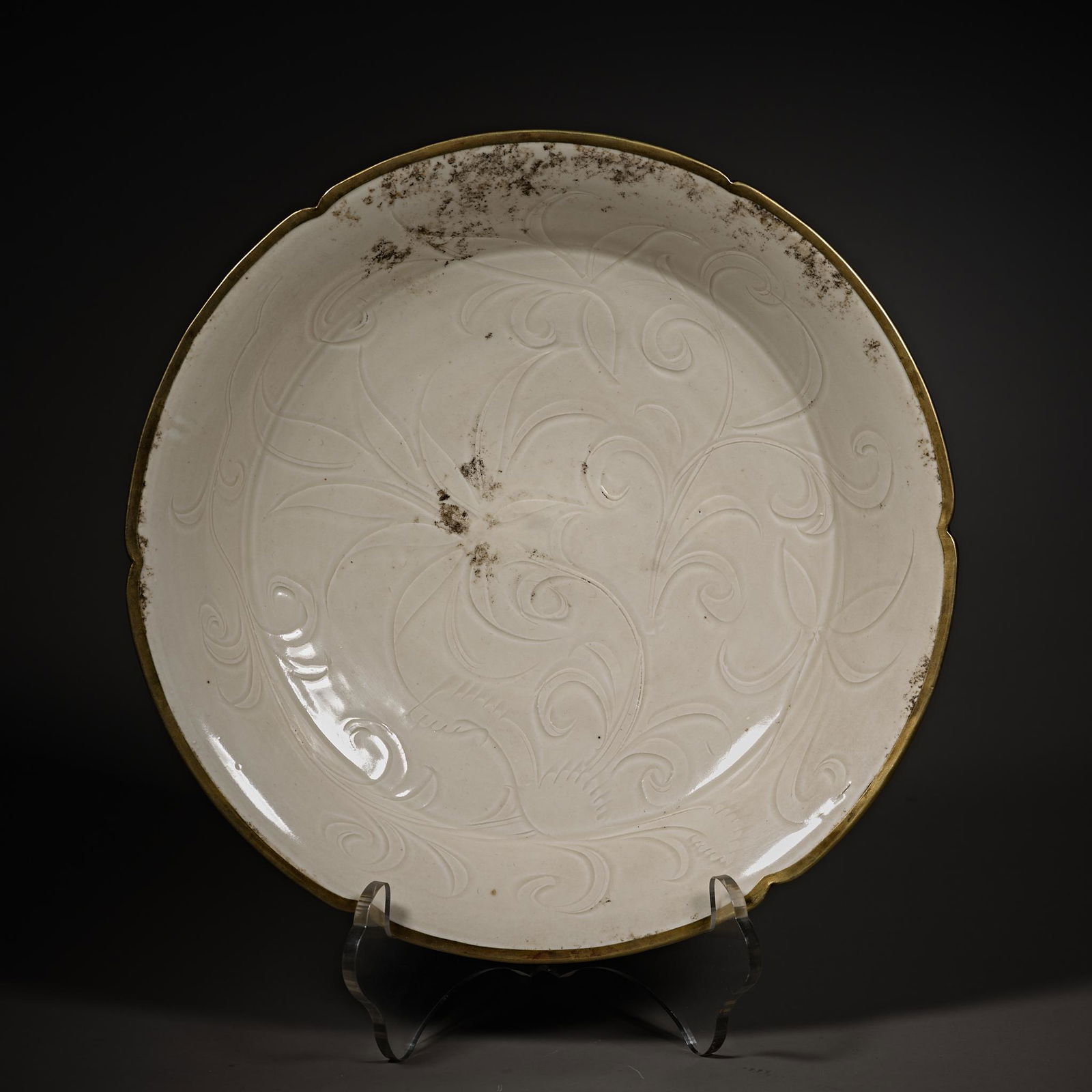 Chinese yuan dynasty fixed kiln plate (1 of 4)