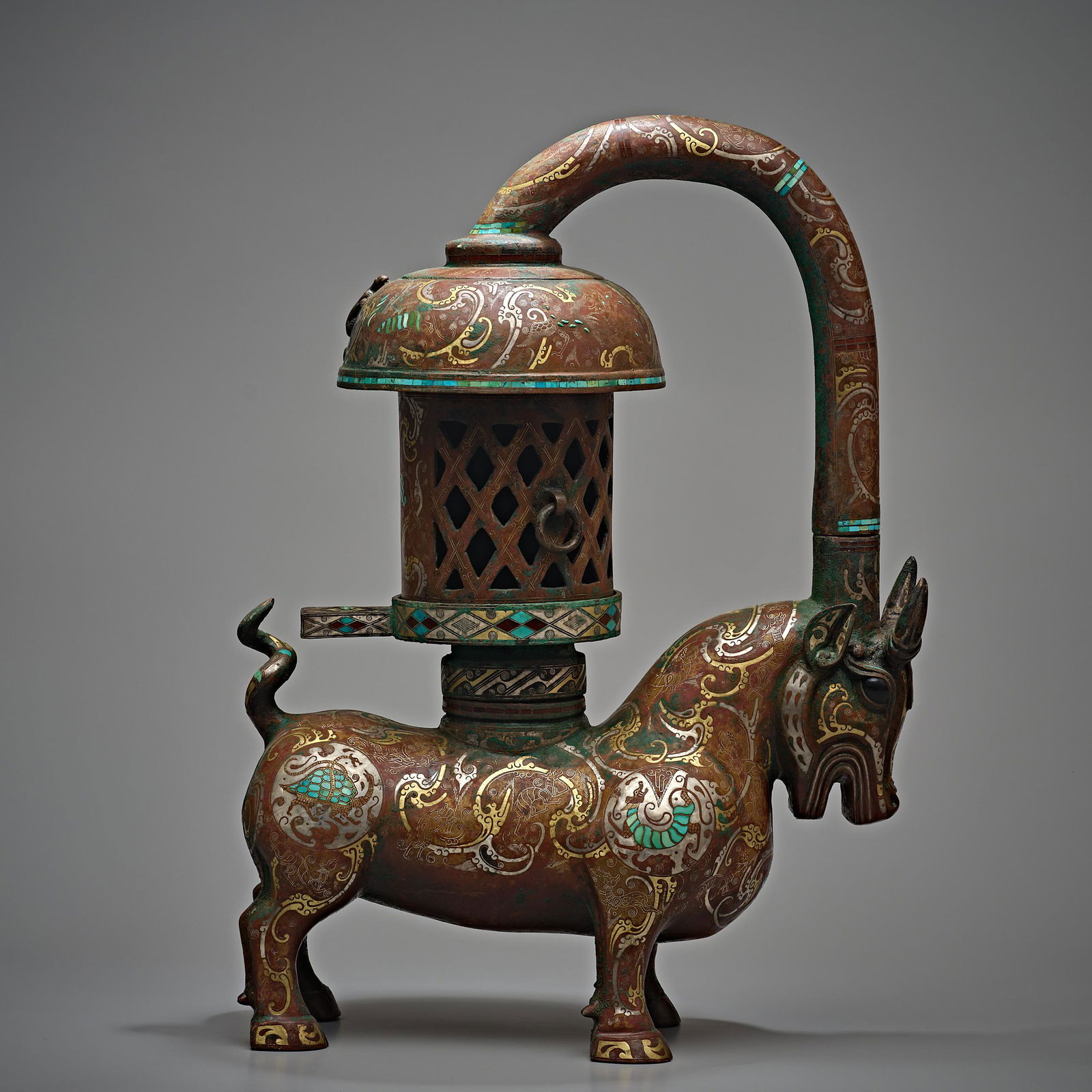 Han Dynasty bronze ox lamp decorated with gold and silver (1 of 14)