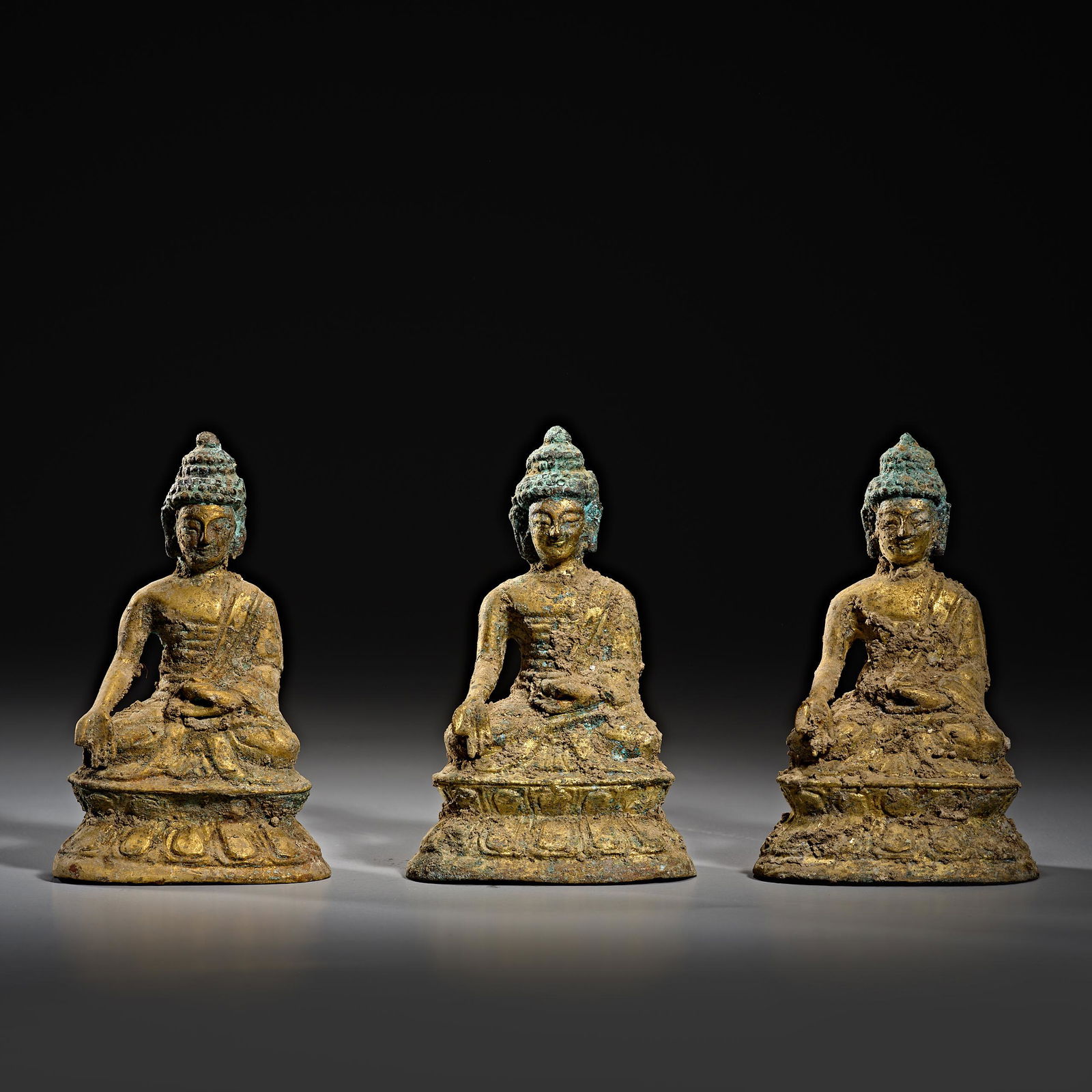 A gold Buddha statue made in the Qing Dynasty (1 of 6)