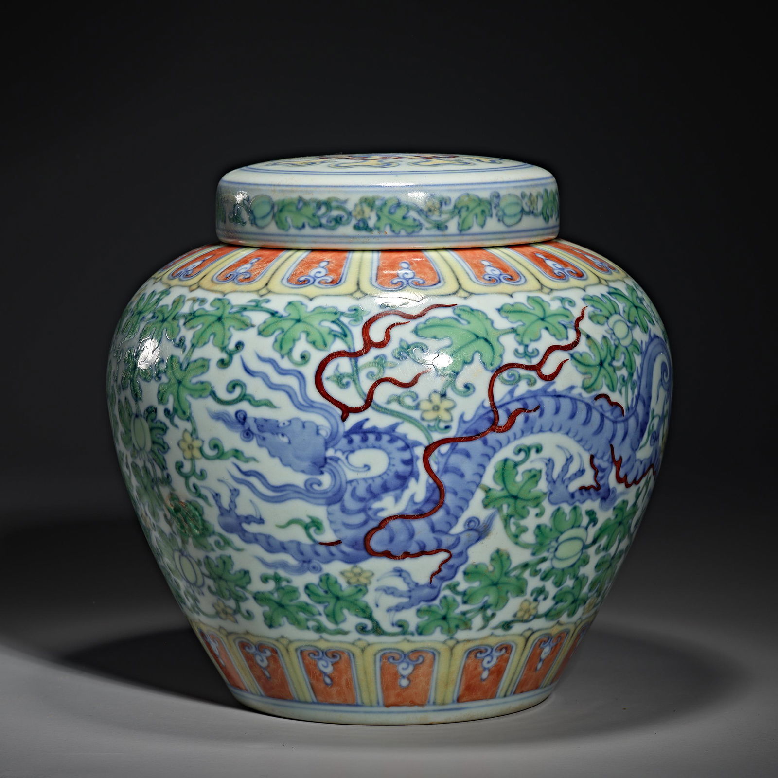 Chinese Ming dynasty blue and white dragon pot (1 of 7)