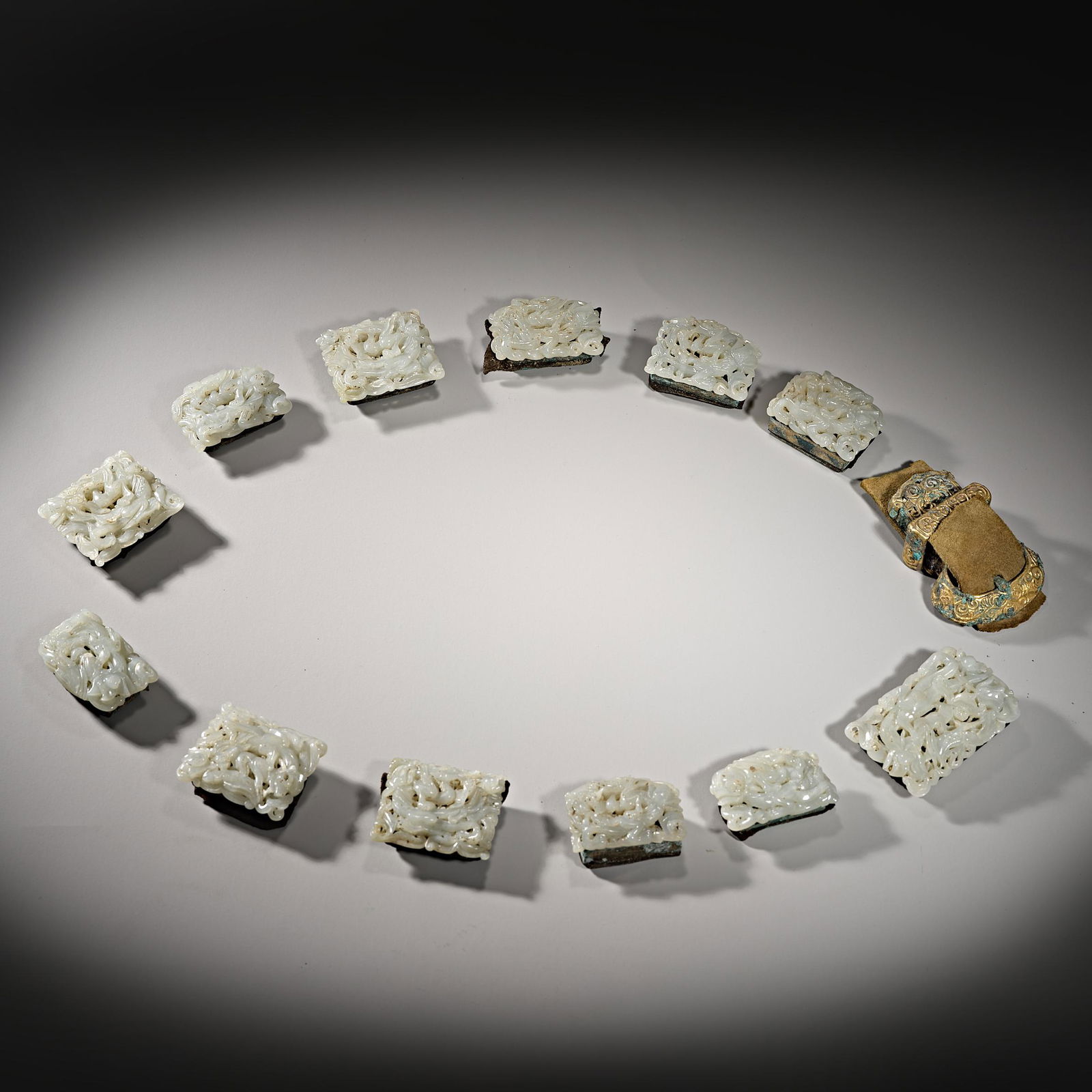 Chinese Ming Dynasty Hetian Jade dragon ribbon (1 of 7)