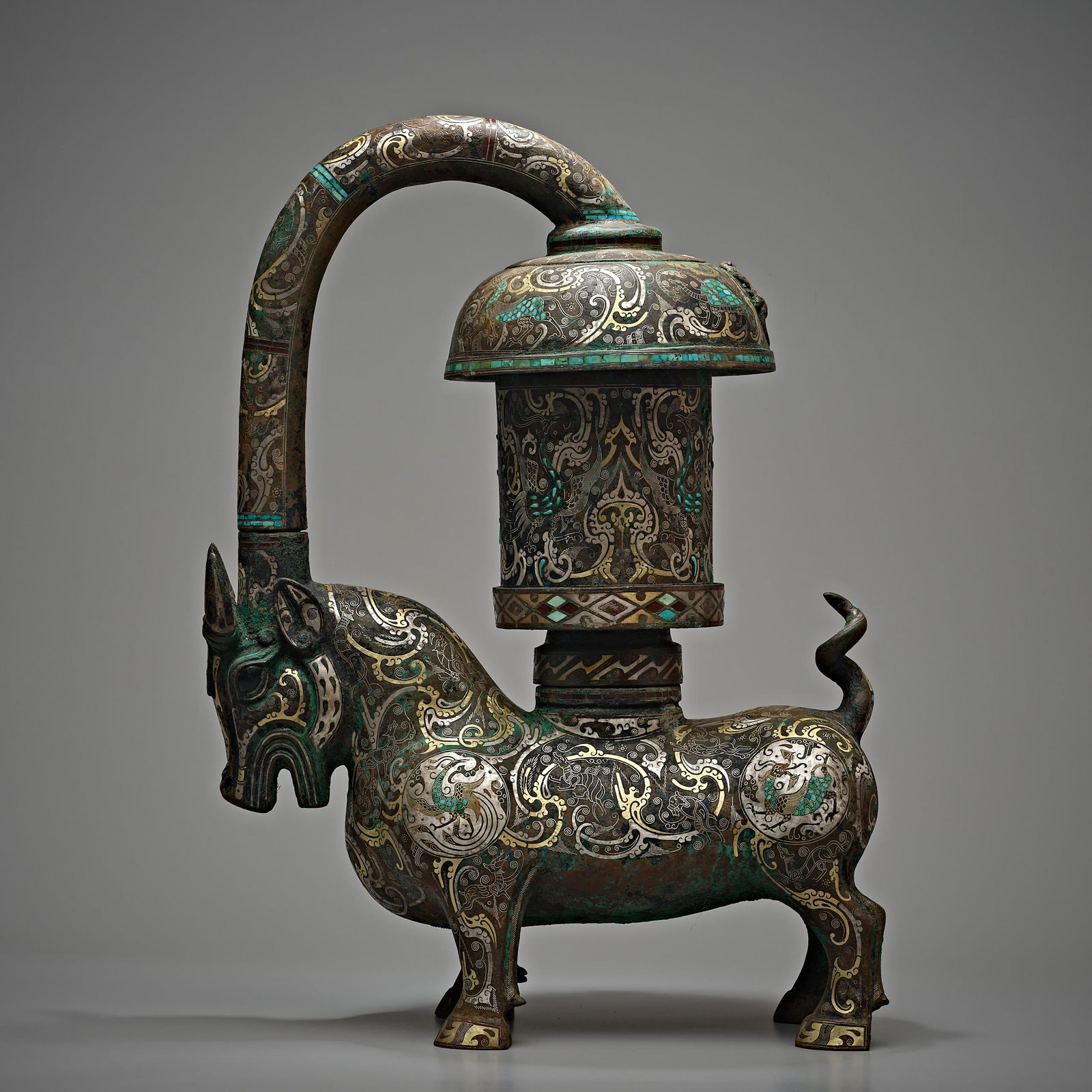 Han Dynasty bronze ox lamp decorated with gold and silver (1 of 14)