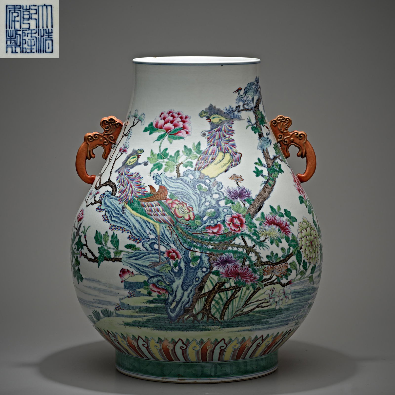 Colorful phoenix bird pattern jar from Qing Dynasty, China (1 of 10)