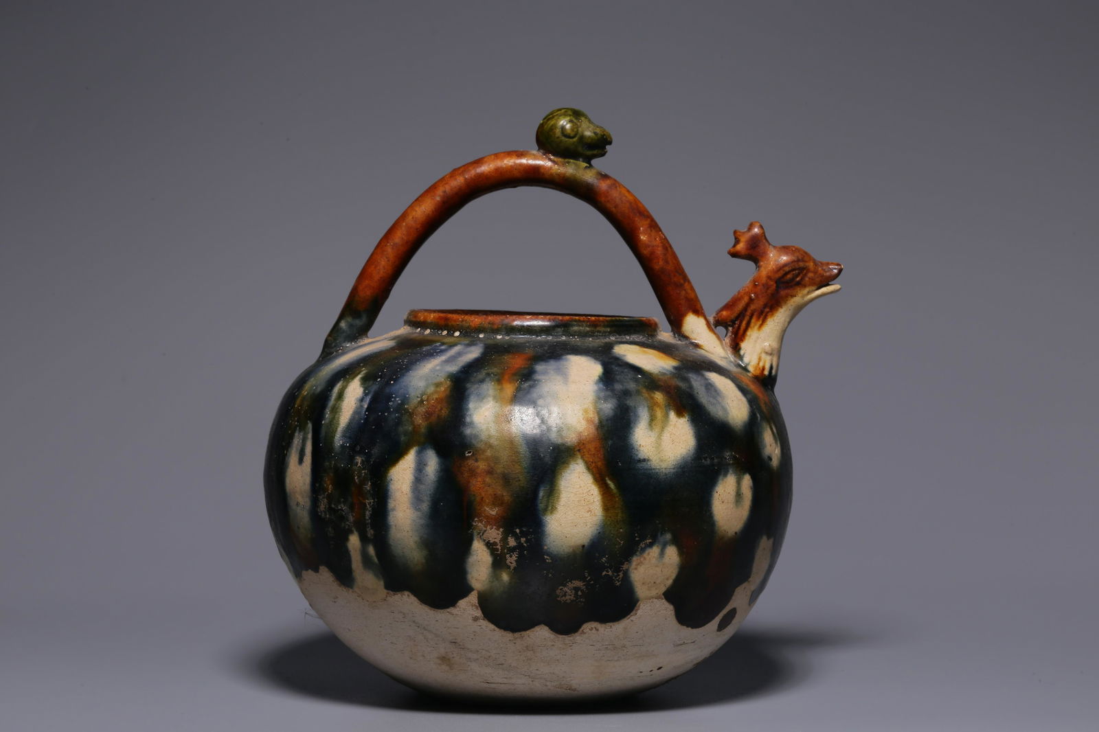 In the Tang Dynasty, three-color fengshou girder pot (1 of 6)