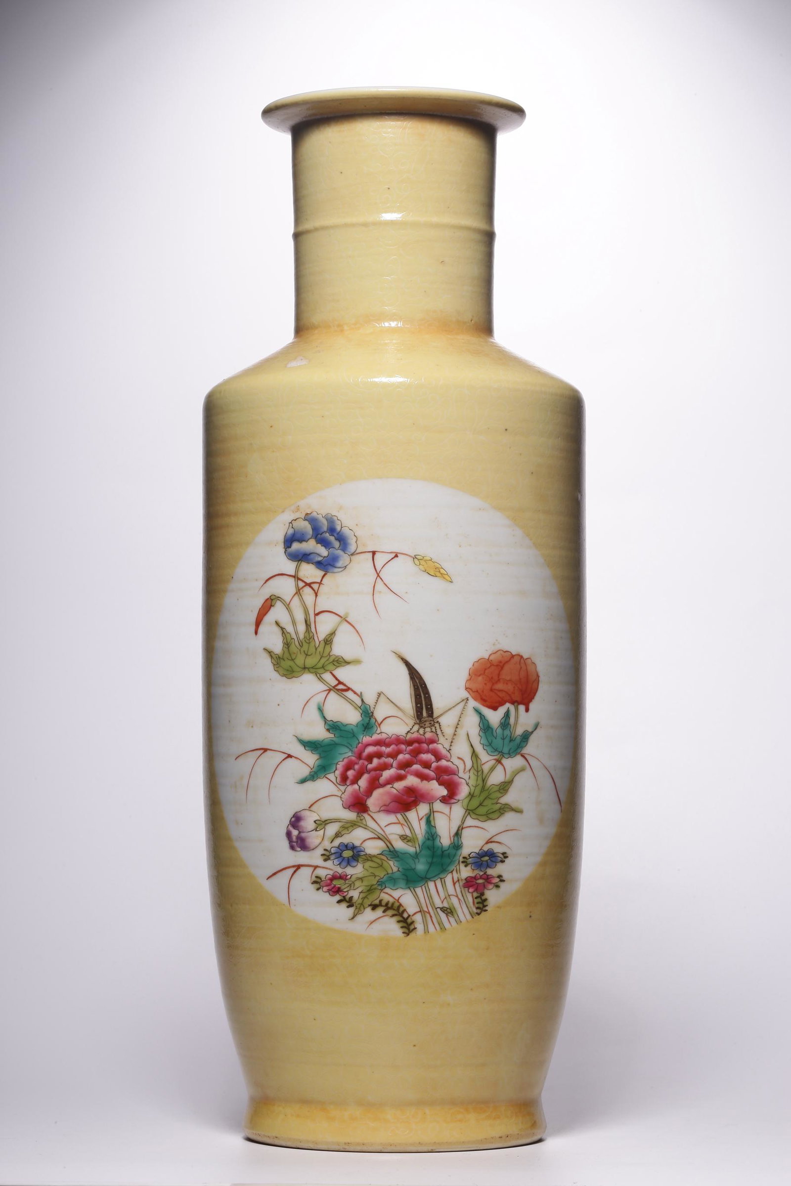Qing Dynasty, "Qing Guangxu year" yellow glaze rolling road pastel window flowers figure stick (1 of 9)