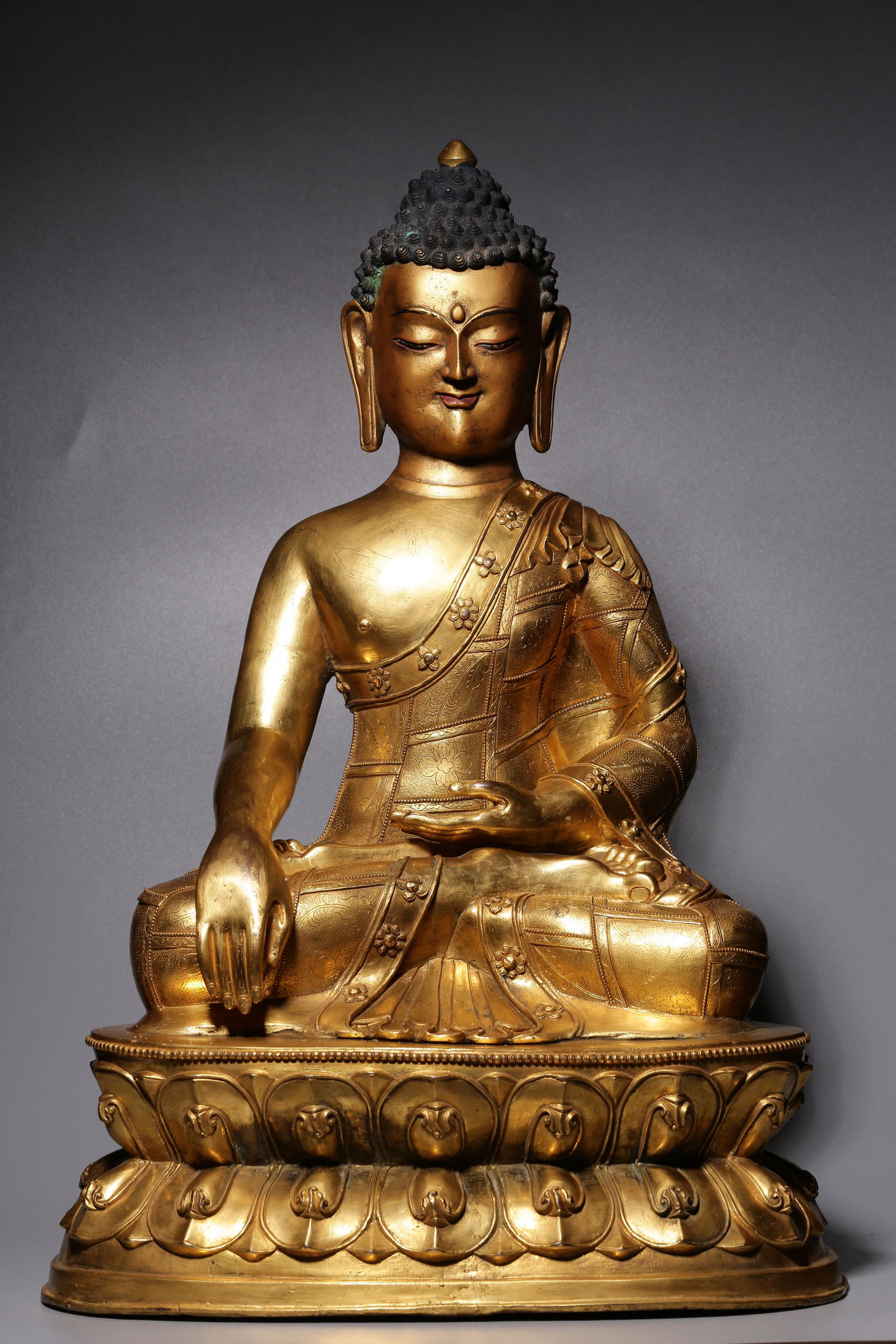 In the Qing Dynasty, a large seated bronze gilt statue of Sakyamuni (1 of 9)