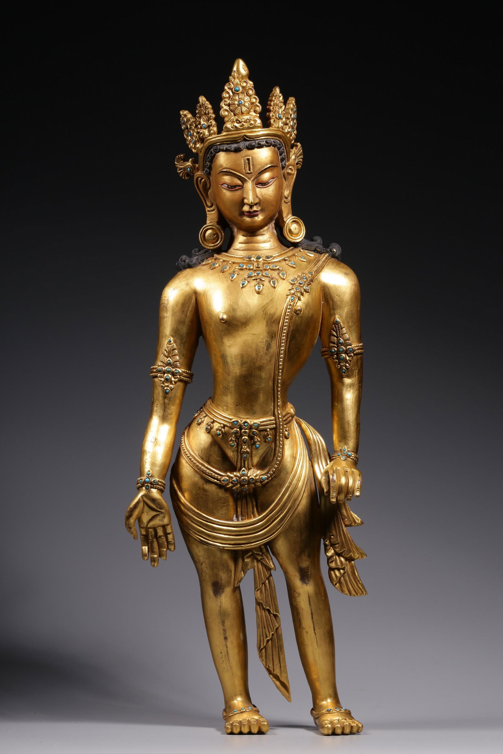 In the Qing Dynasty, a bronze gilt statue of Guanyin embedded with treasure (1 of 9)