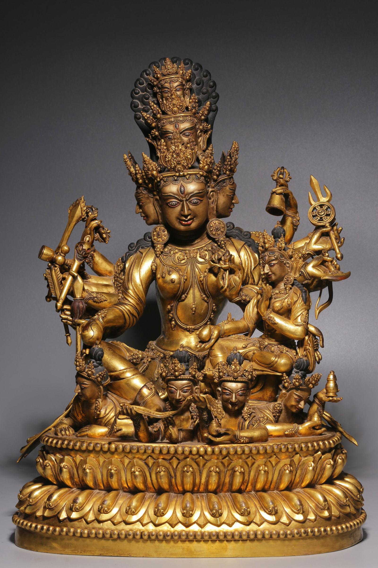 In the Qing Dynasty, a bronze gilt statue of a Buddha mother with two bodies (1 of 9)