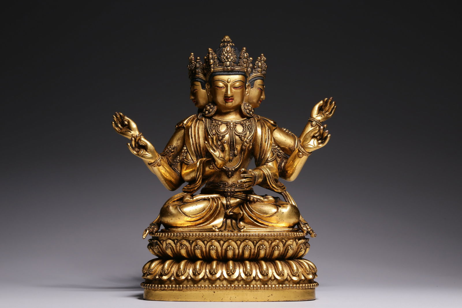 In the Qing Dynasty, the bronze gilt Zun wins the seated Buddha mother (1 of 9)