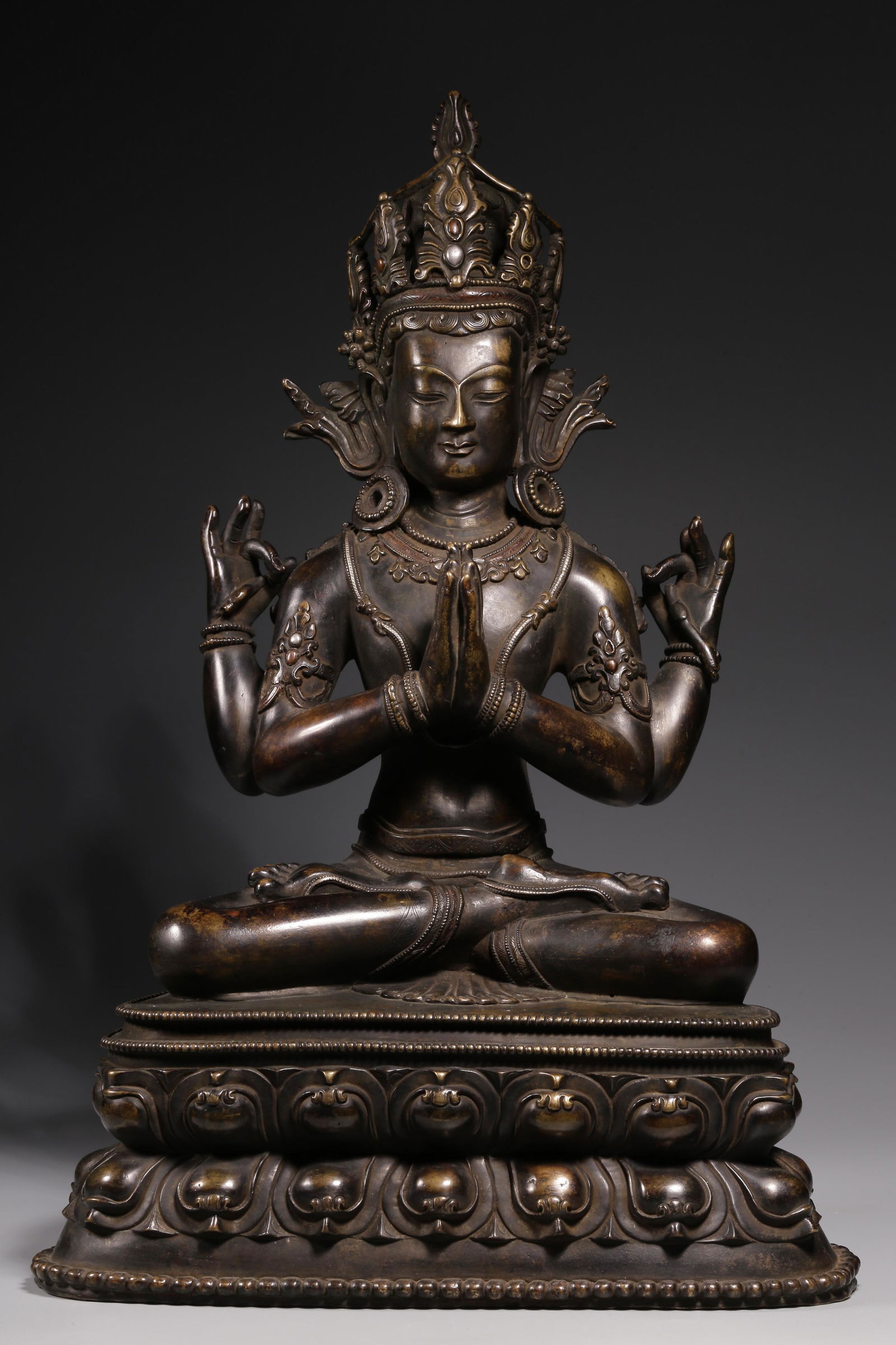 Qing Dynasty, Lima alloy copper inlaid silver four-arm sitting statue of Guanyin (1 of 9)