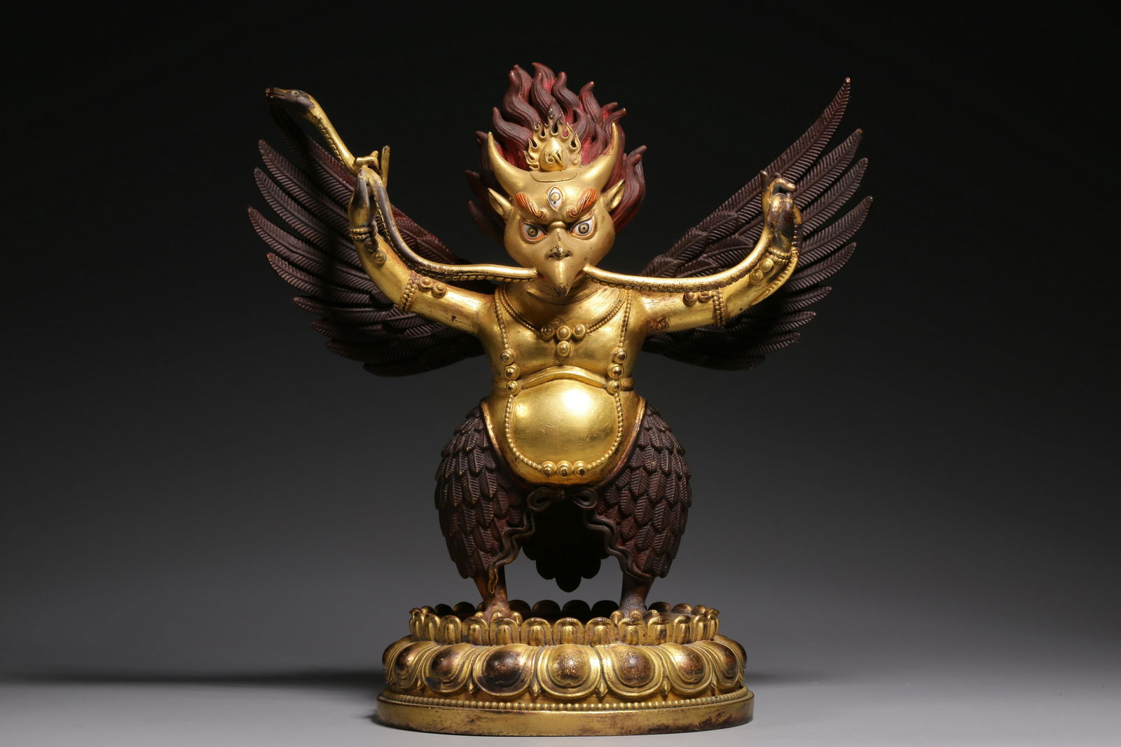 A bronze gilt statue of King Ming in the Qing Dynasty (1 of 9)