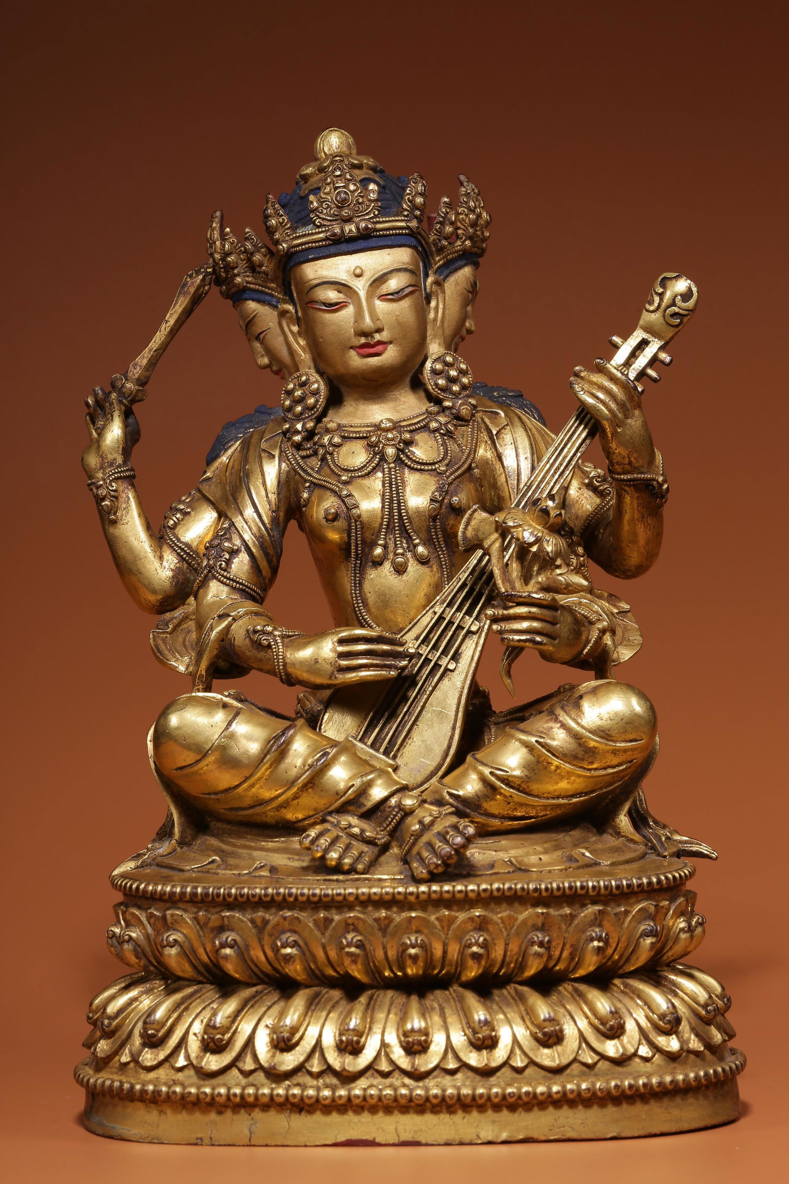 In the Qing Dynasty, a sitting statue of the Goddess of Heaven with gilt copper and wonderful sound (1 of 9)