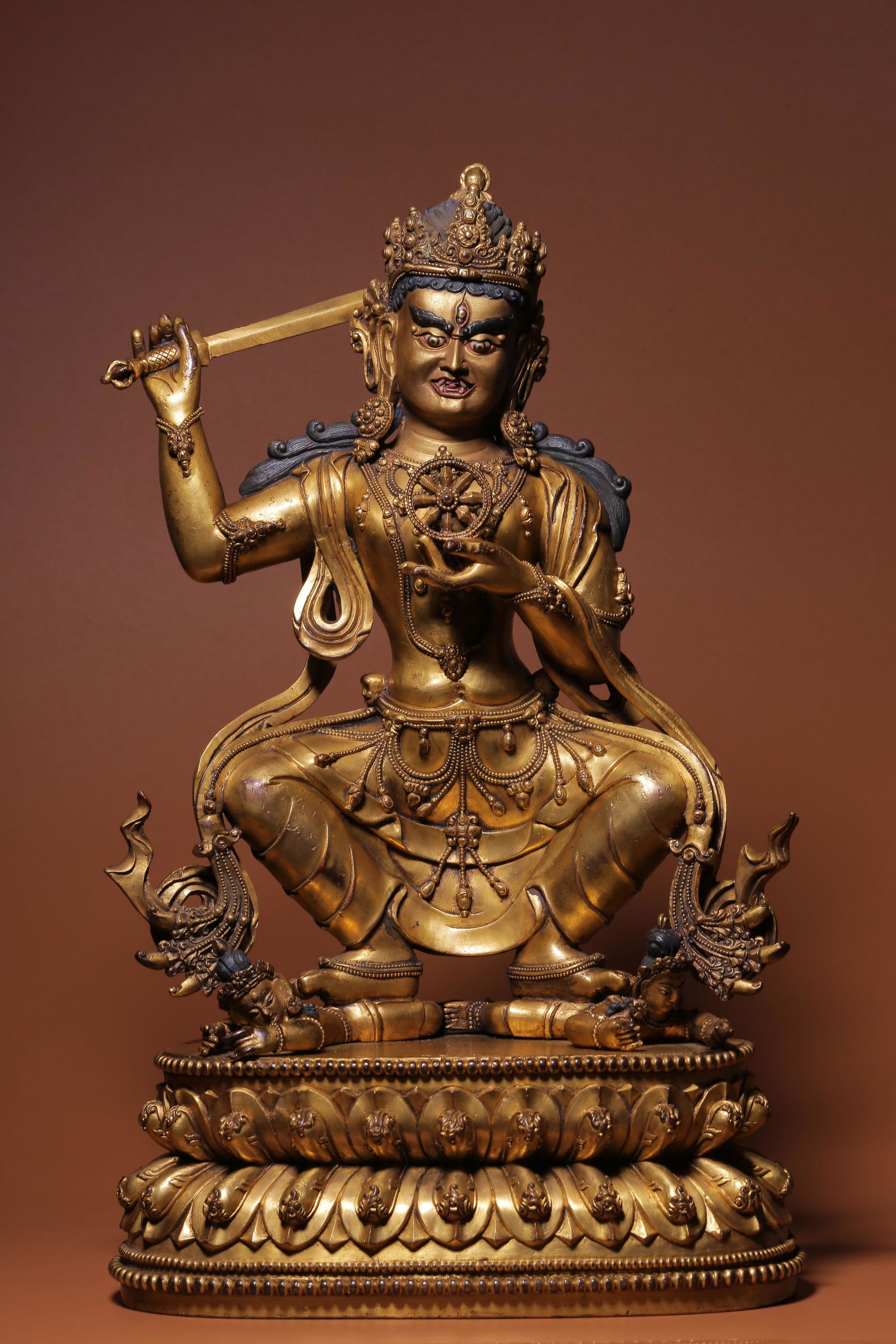 Ming Dynasty, "Daming Xuande Year Shi" gilt bronze heart reading Buddha mother statue (1 of 9)