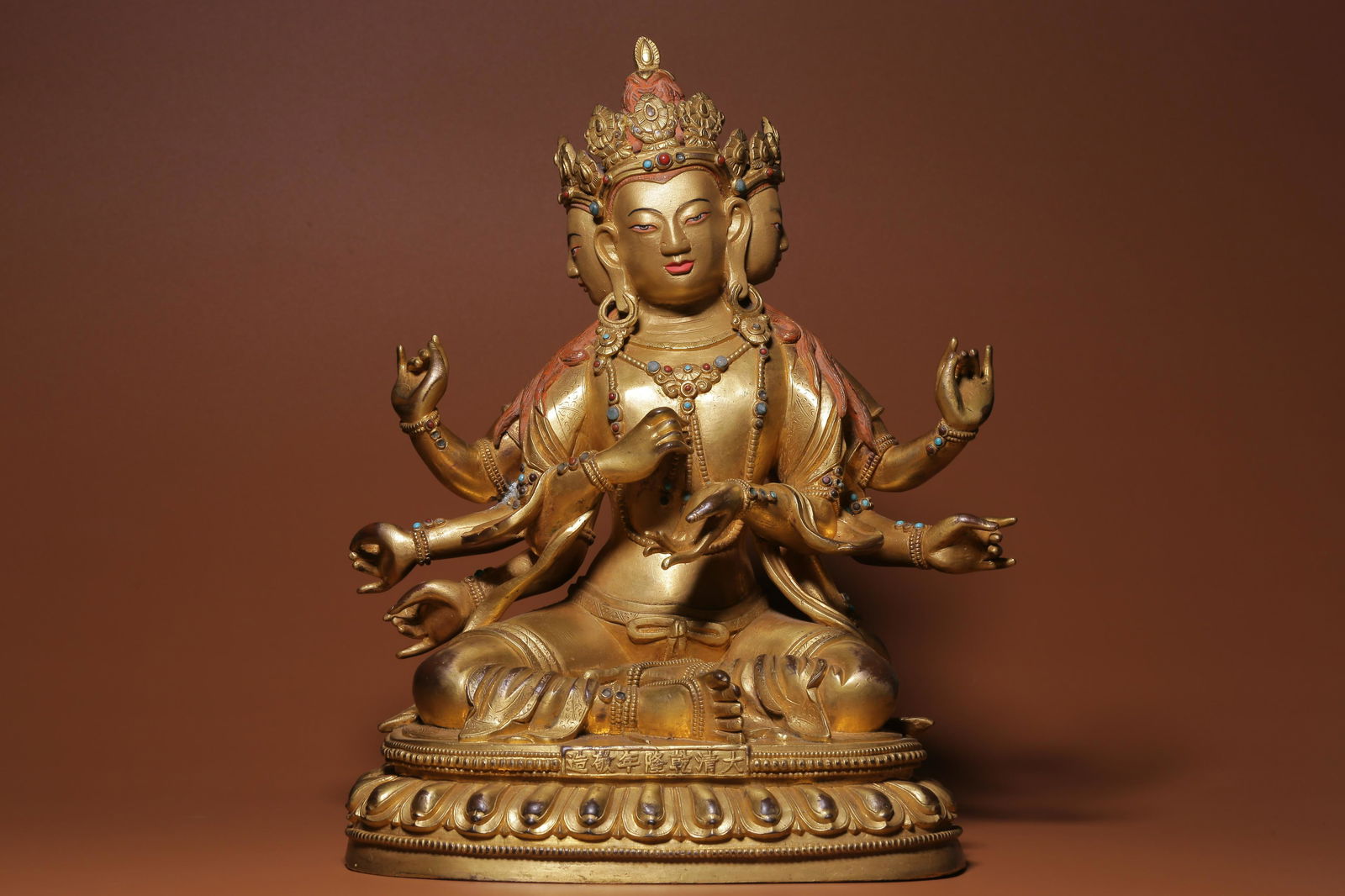 Qing Dynasty, "Qing Dynasty Qianlong year worship made" bronze gilt Zun win Buddha mother seated (1 of 9)
