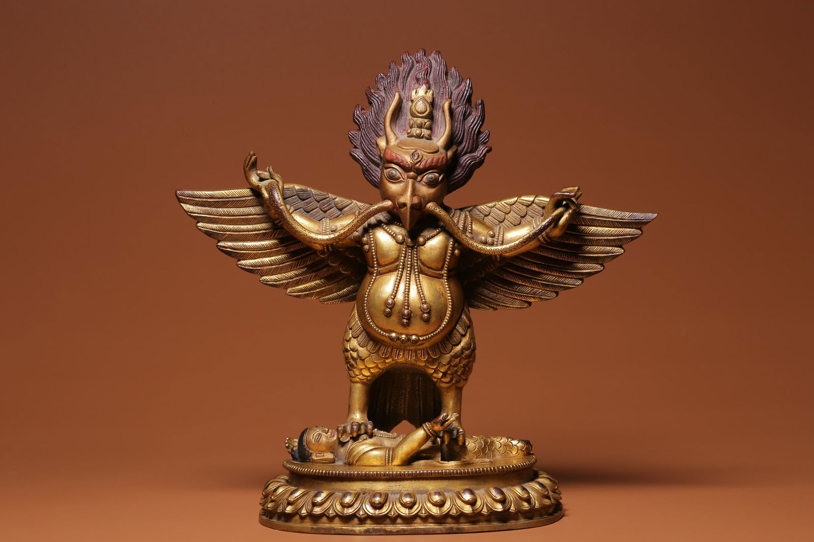 A bronze gilt statue of King Ming in the Qing Dynasty (1 of 7)