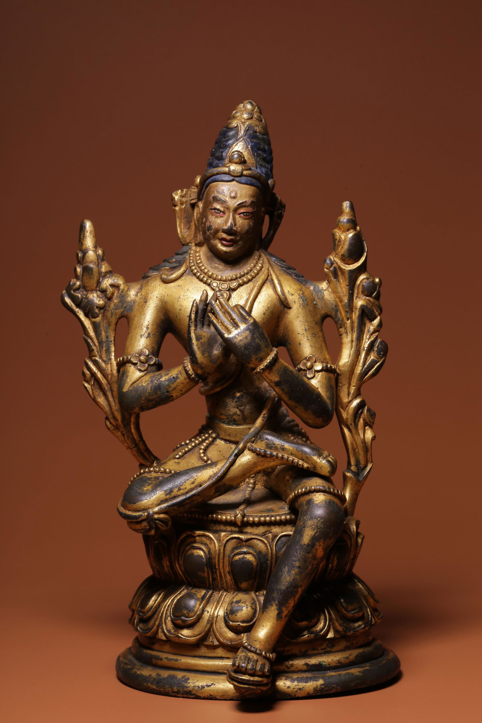 Overseas reflux, gilt copper sitting statue of Guanyin (1 of 9)