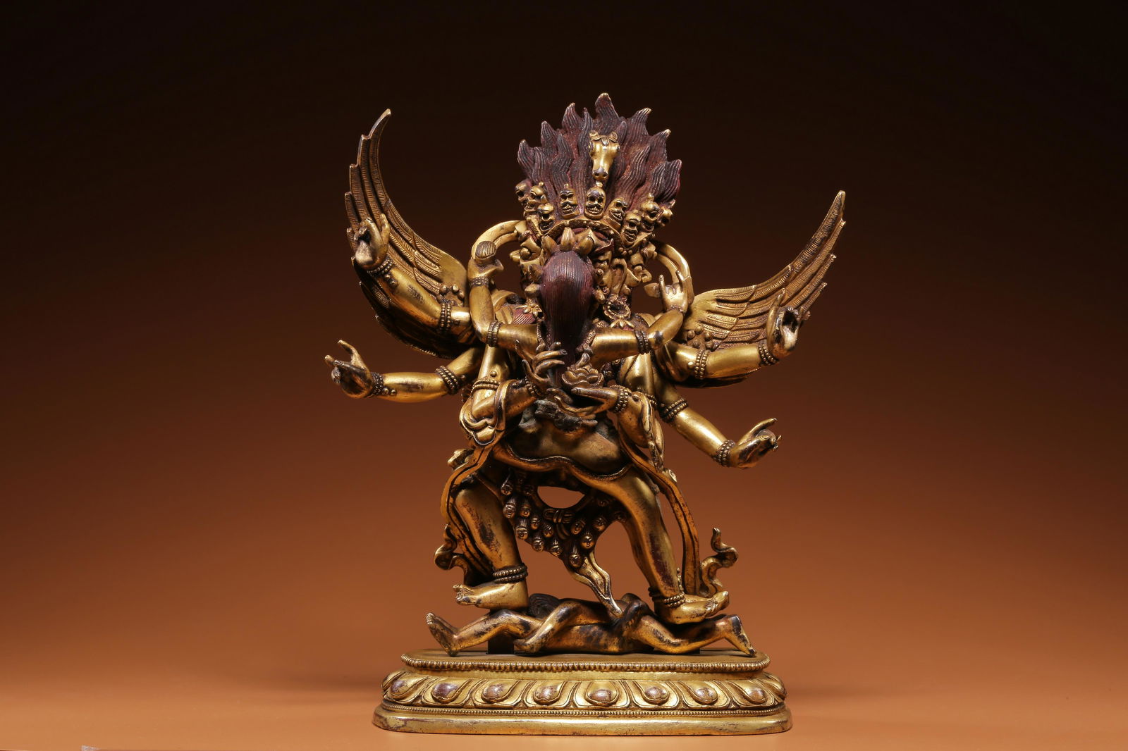 In the Qing Dynasty, bronze gilt horse head diamond double body image (1 of 9)