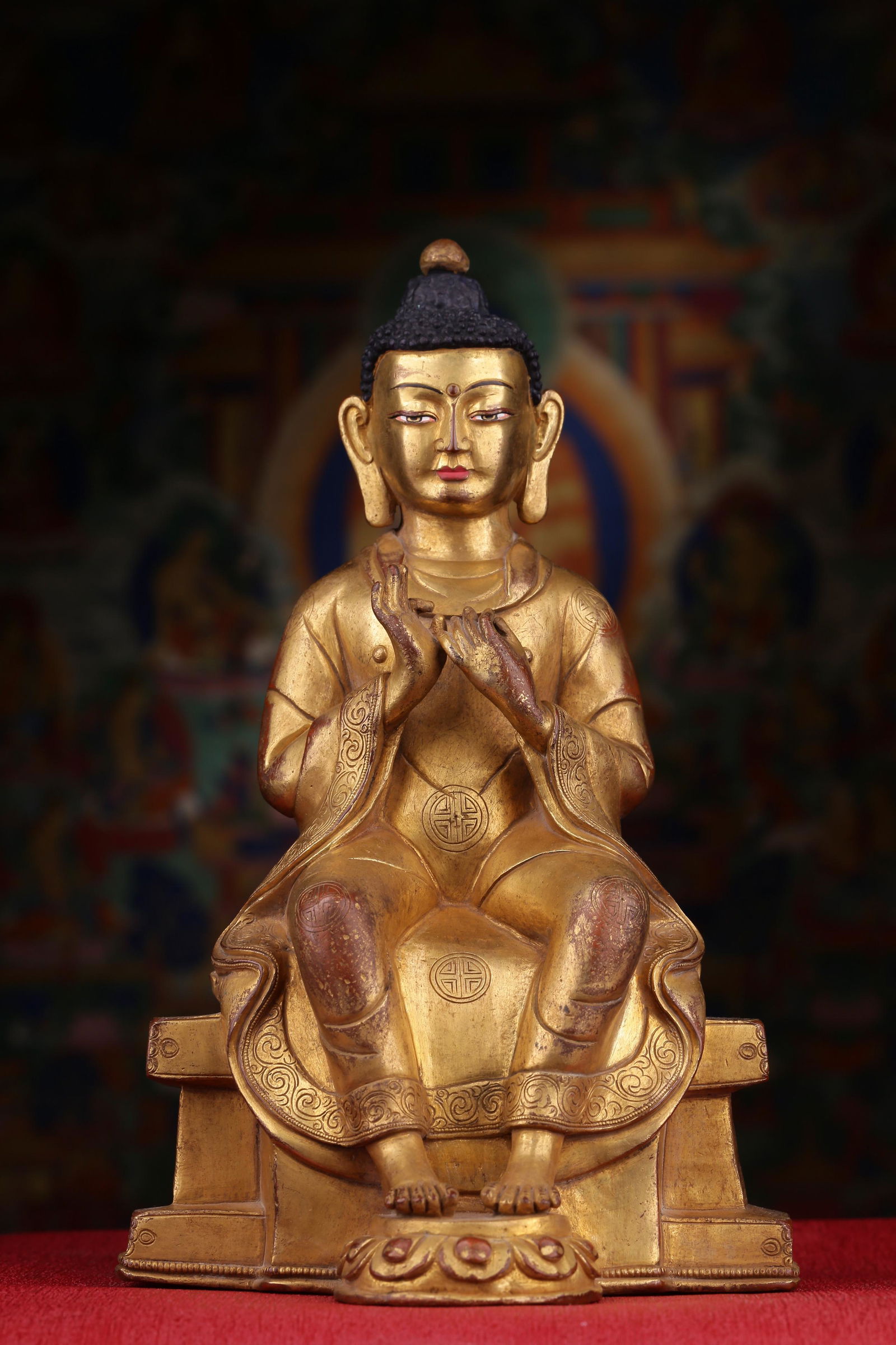 A sitting statue of a future Buddha in gilt copper from the Qing Dynasty (1 of 9)