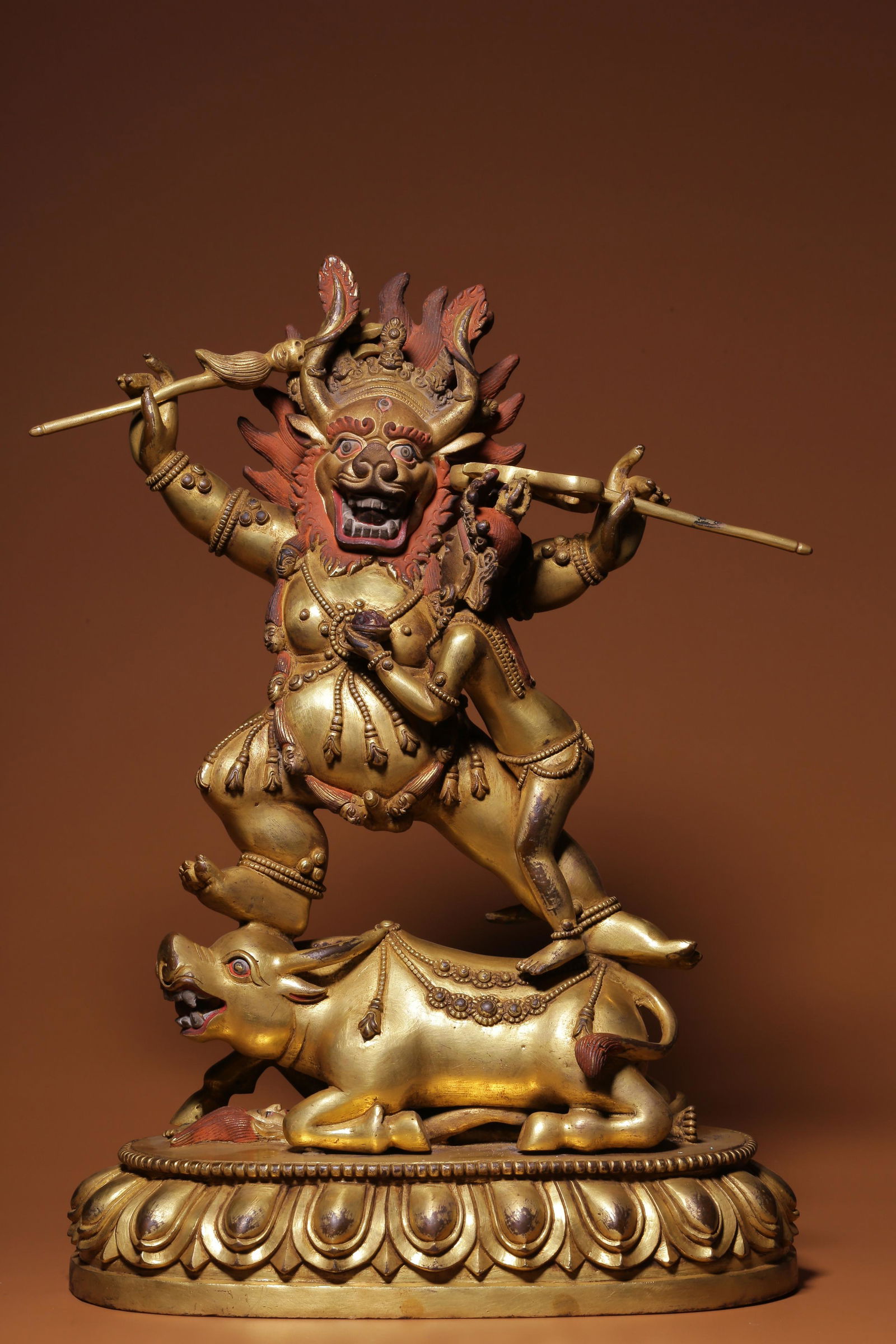 In the Qing Dynasty, gilt copper lowered Yan and demon esteem (1 of 9)