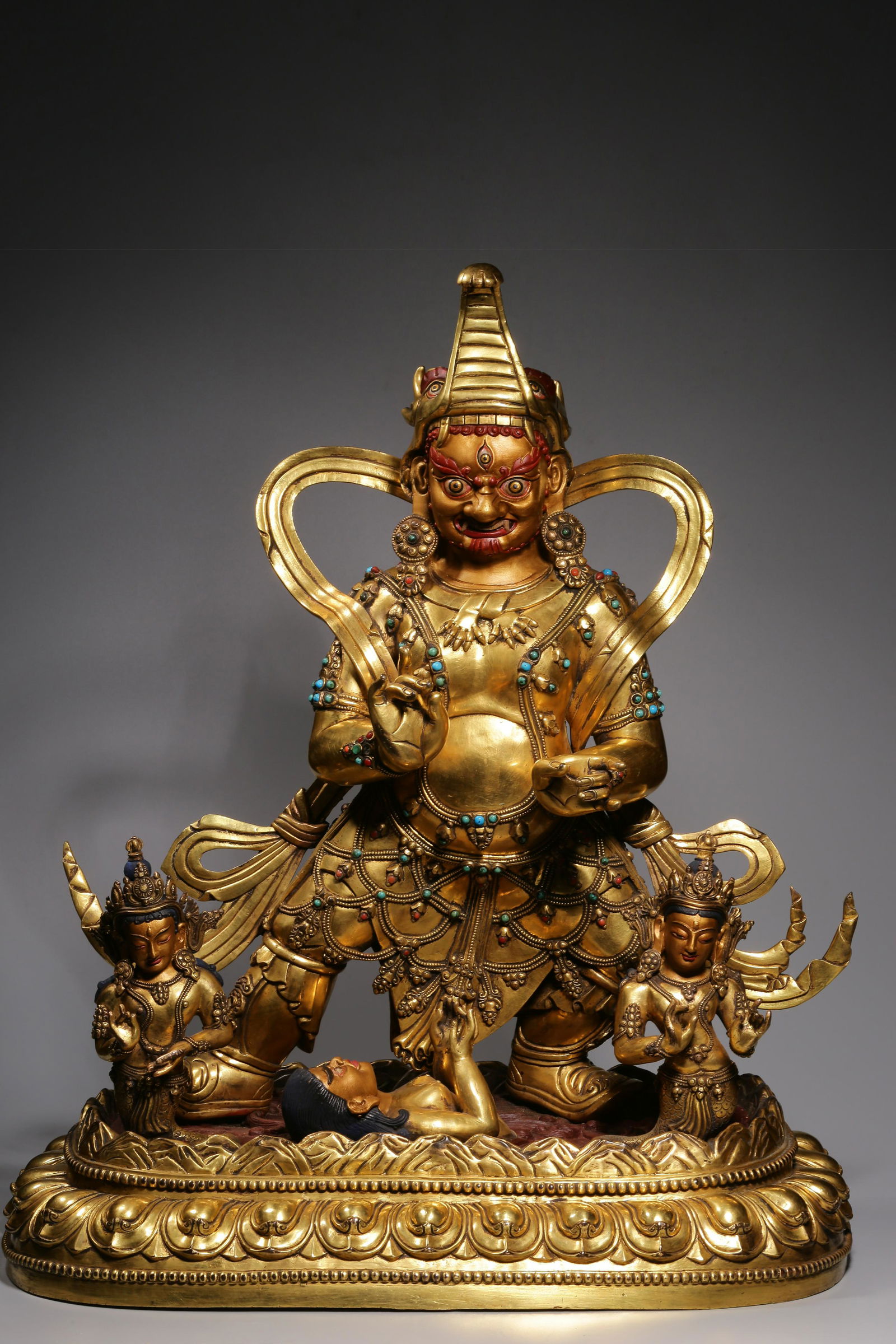 In the Qing Dynasty, a statue of the God of Wealth was made with gilt copper and gold inlaid with (1 of 9)