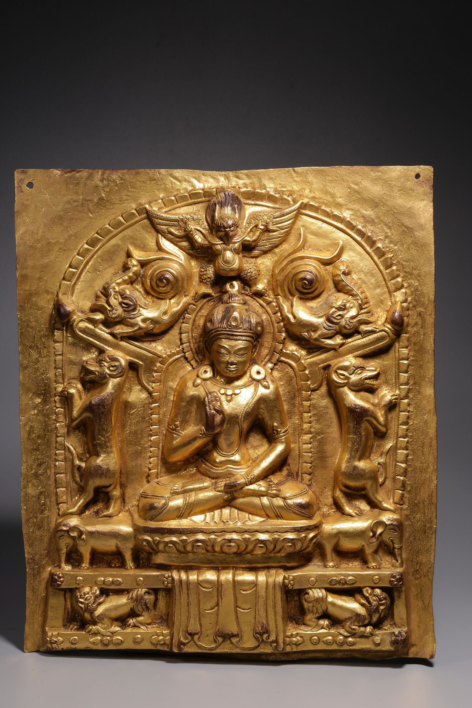 In the Qing Dynasty, the bronze gilt Buddha plate does not move (1 of 9)