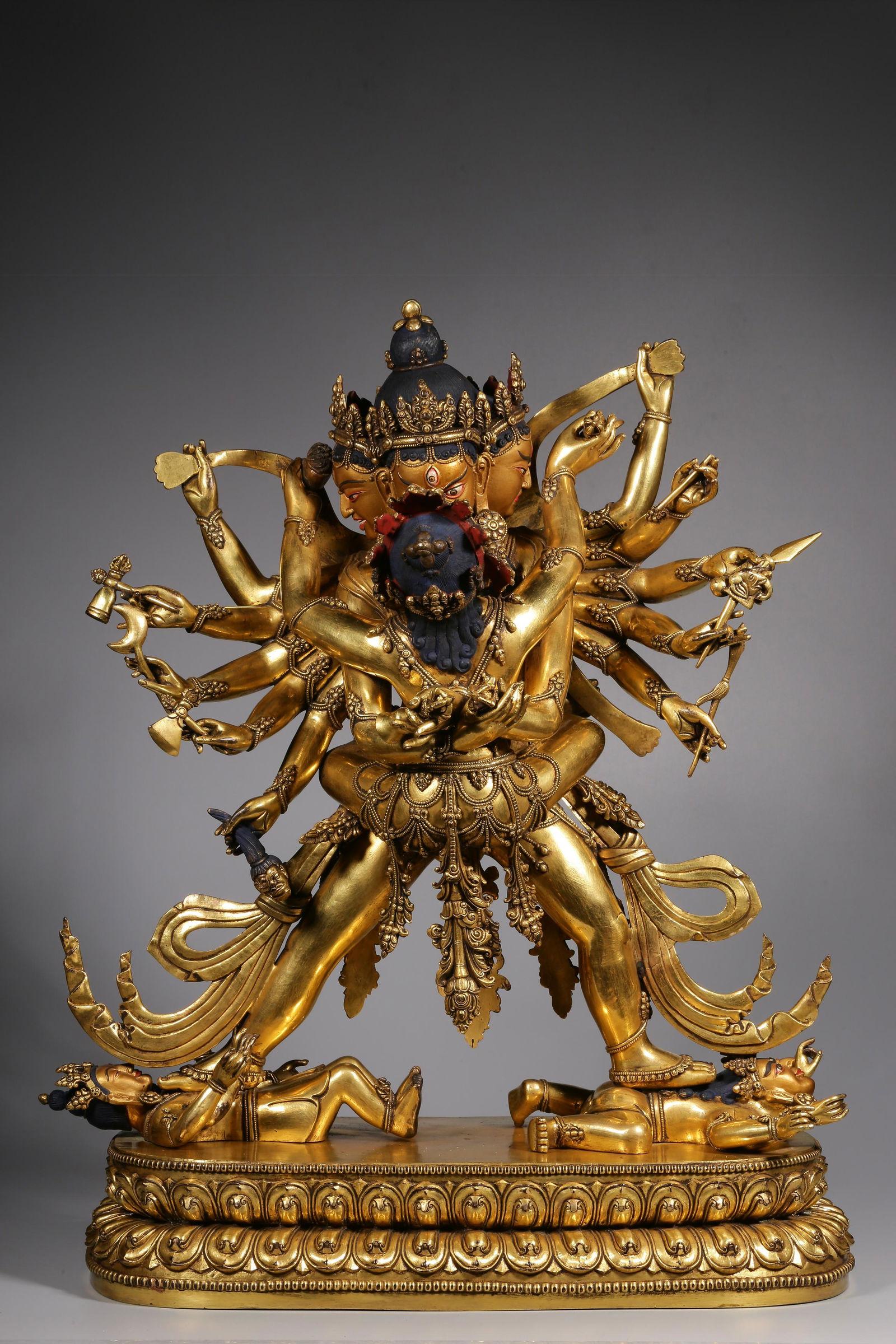 In the Qing Dynasty, the bronze gilt statue of Sheng Le Jin Gang (1 of 9)