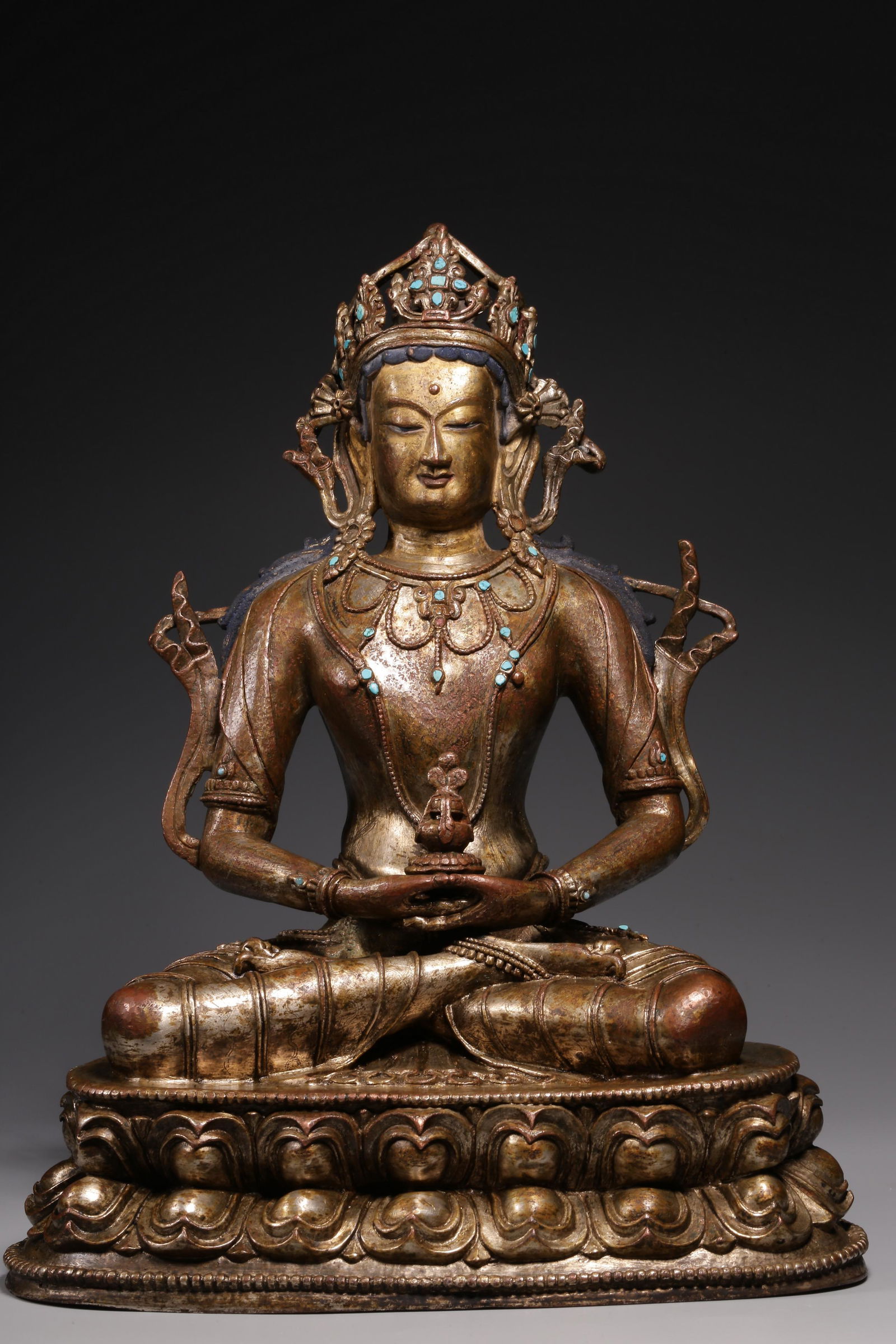 In the Qing Dynasty, the statue of a long-lived Buddha inlaid with silver and pine stone was covered (1 of 9)